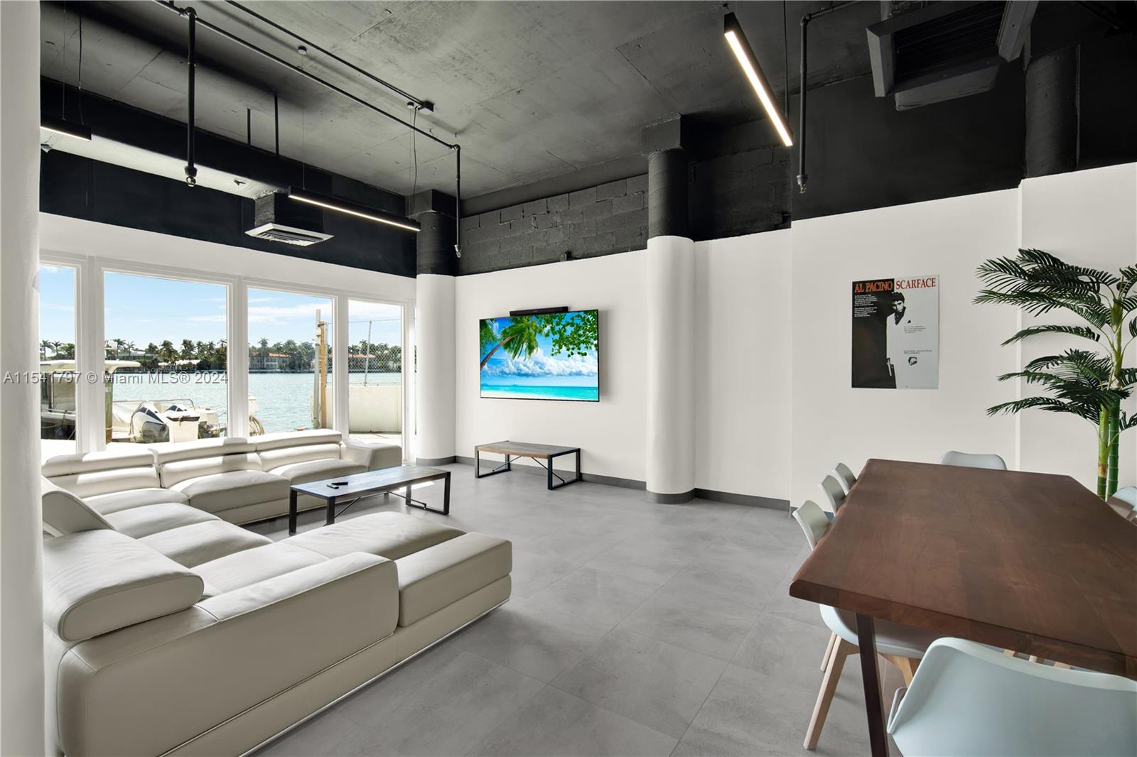 KING COLE CONDO - Residential