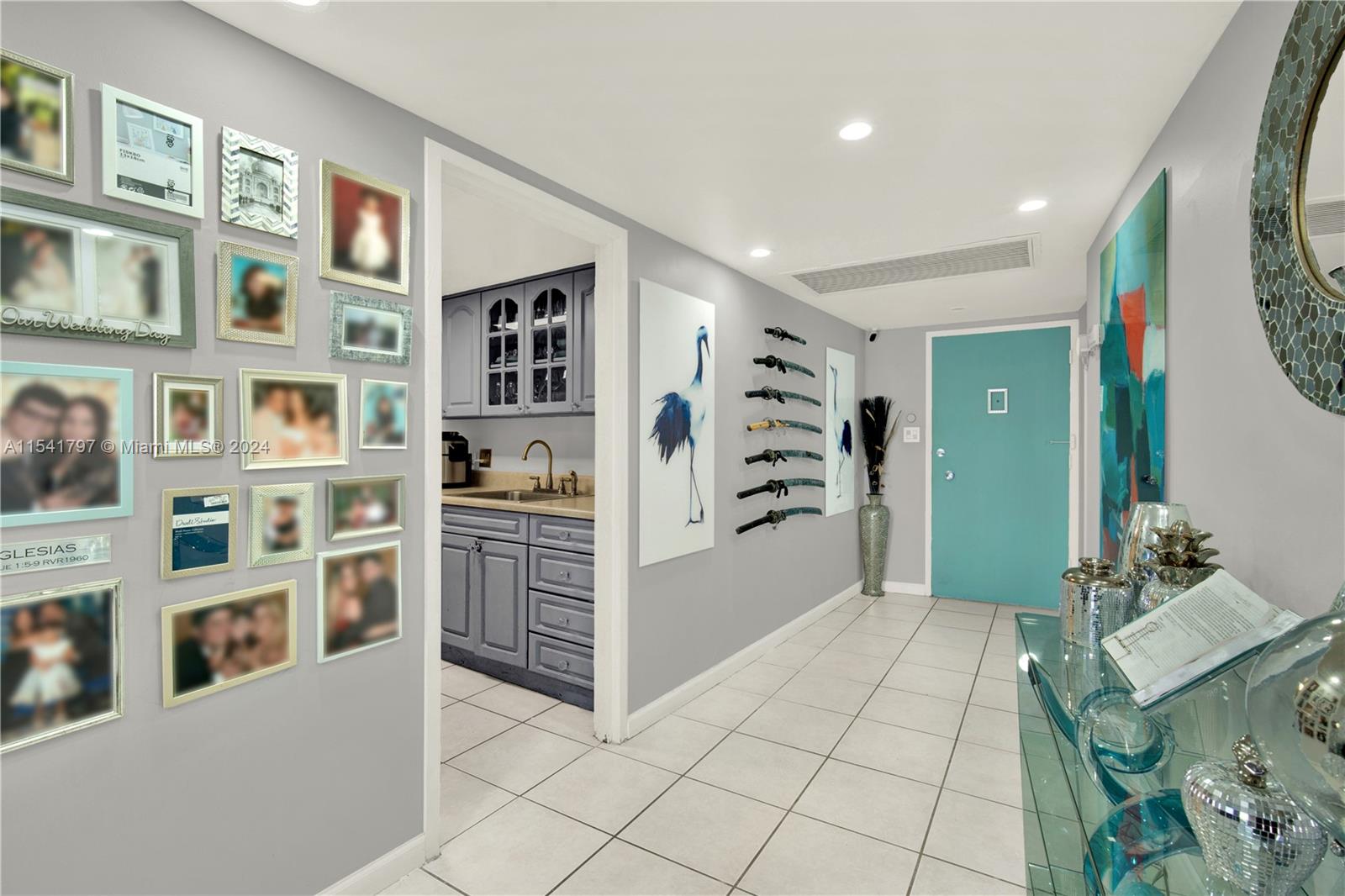 KING COLE CONDO - Residential