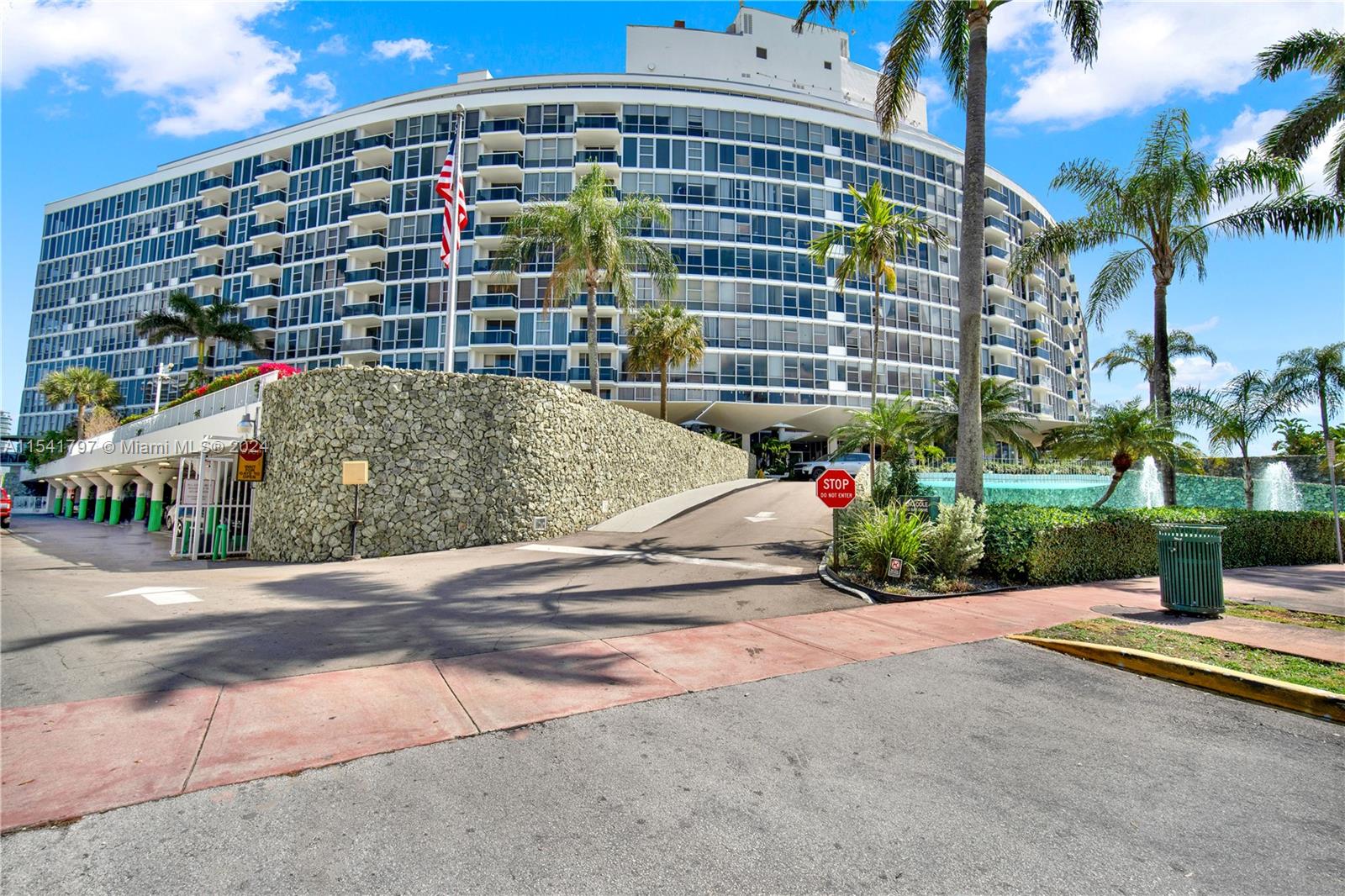 KING COLE CONDO - Residential
