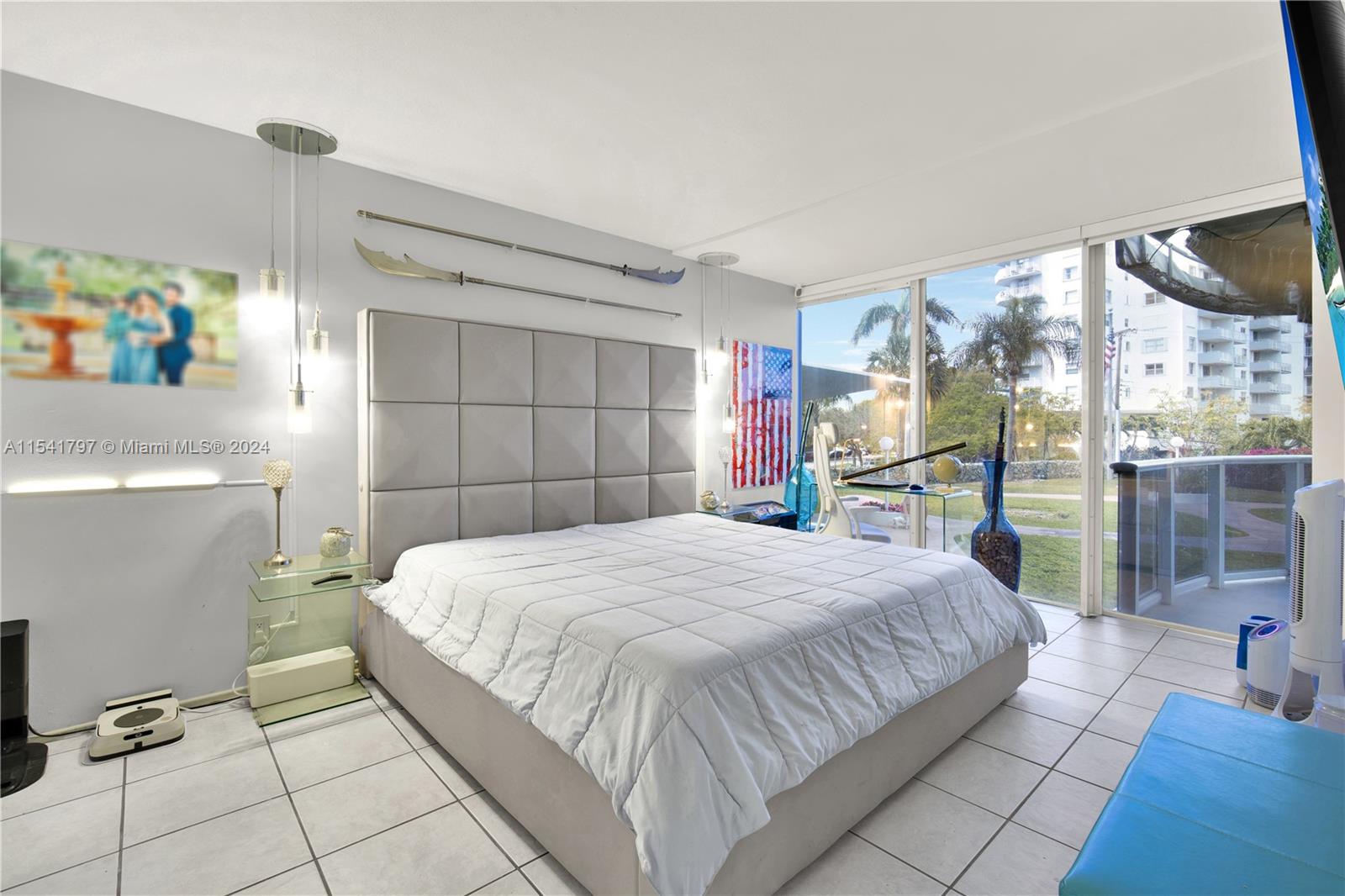 KING COLE CONDO - Residential