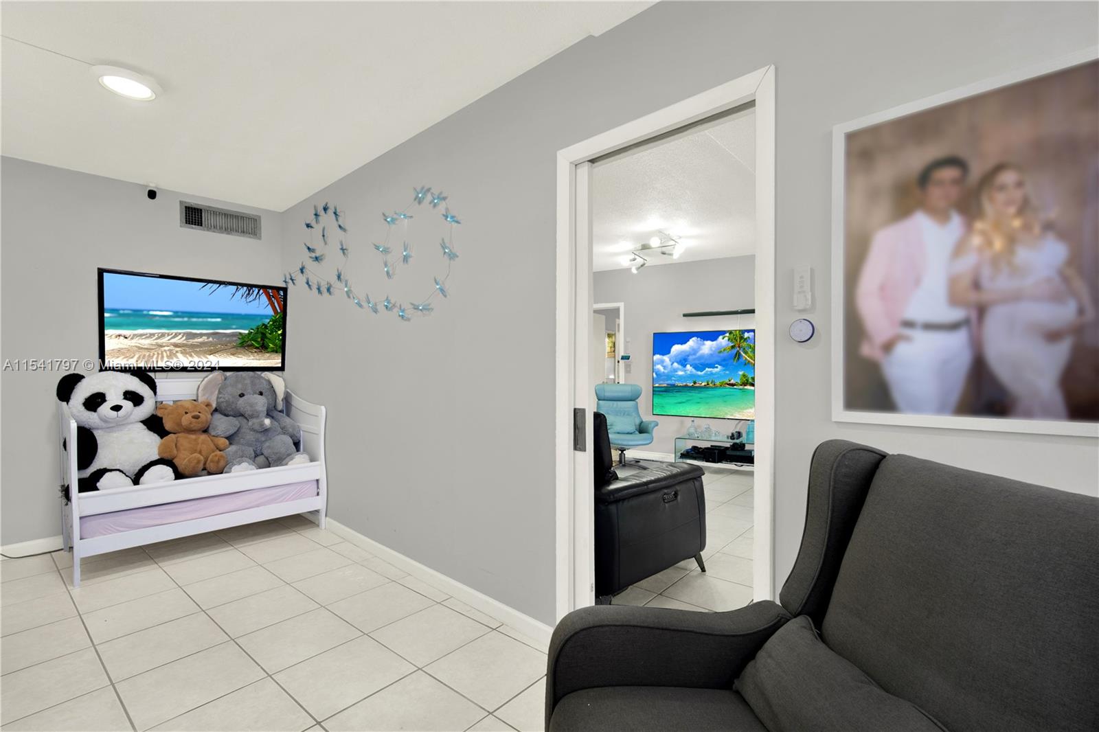 KING COLE CONDO - Residential