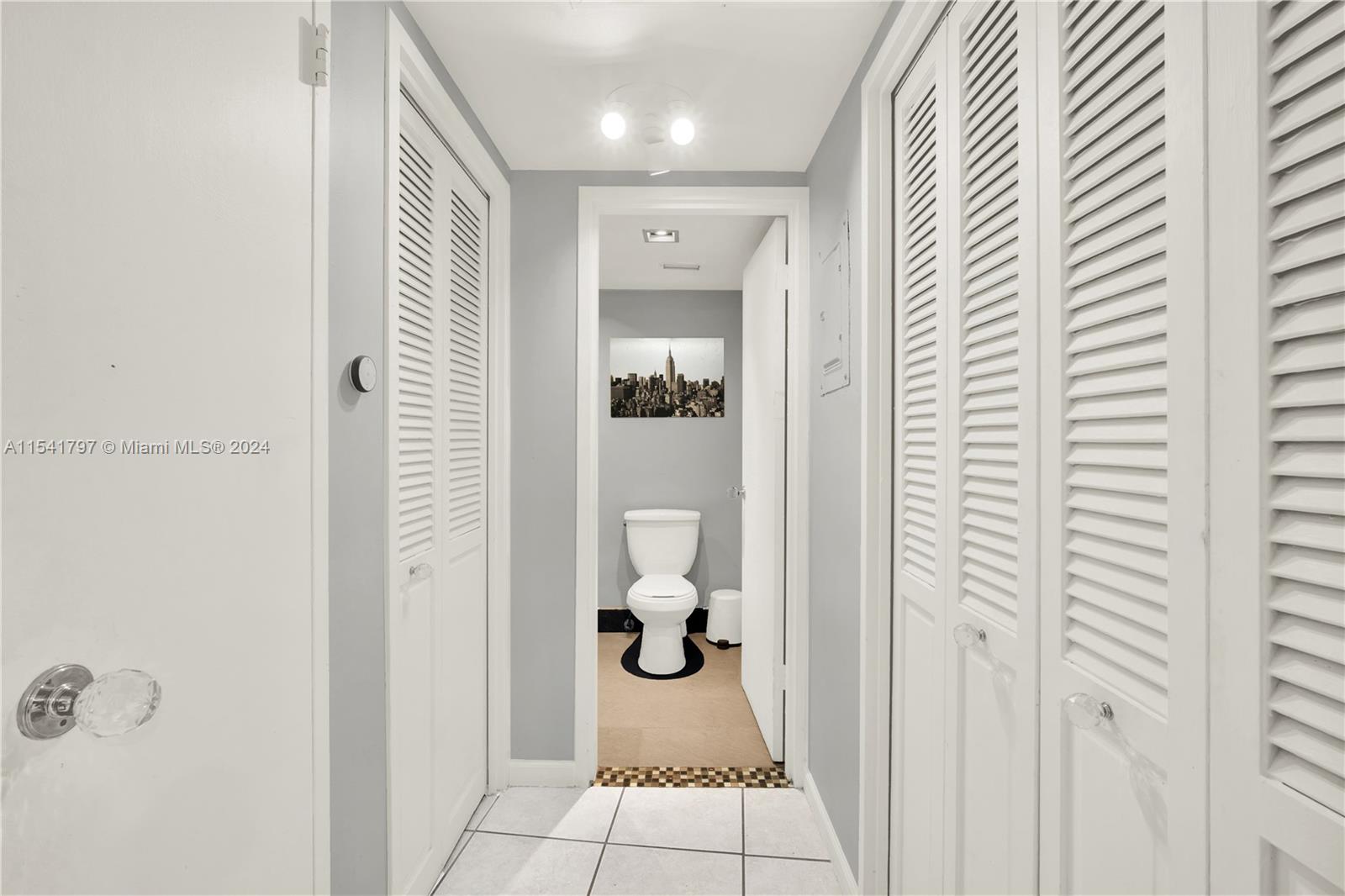 KING COLE CONDO - Residential