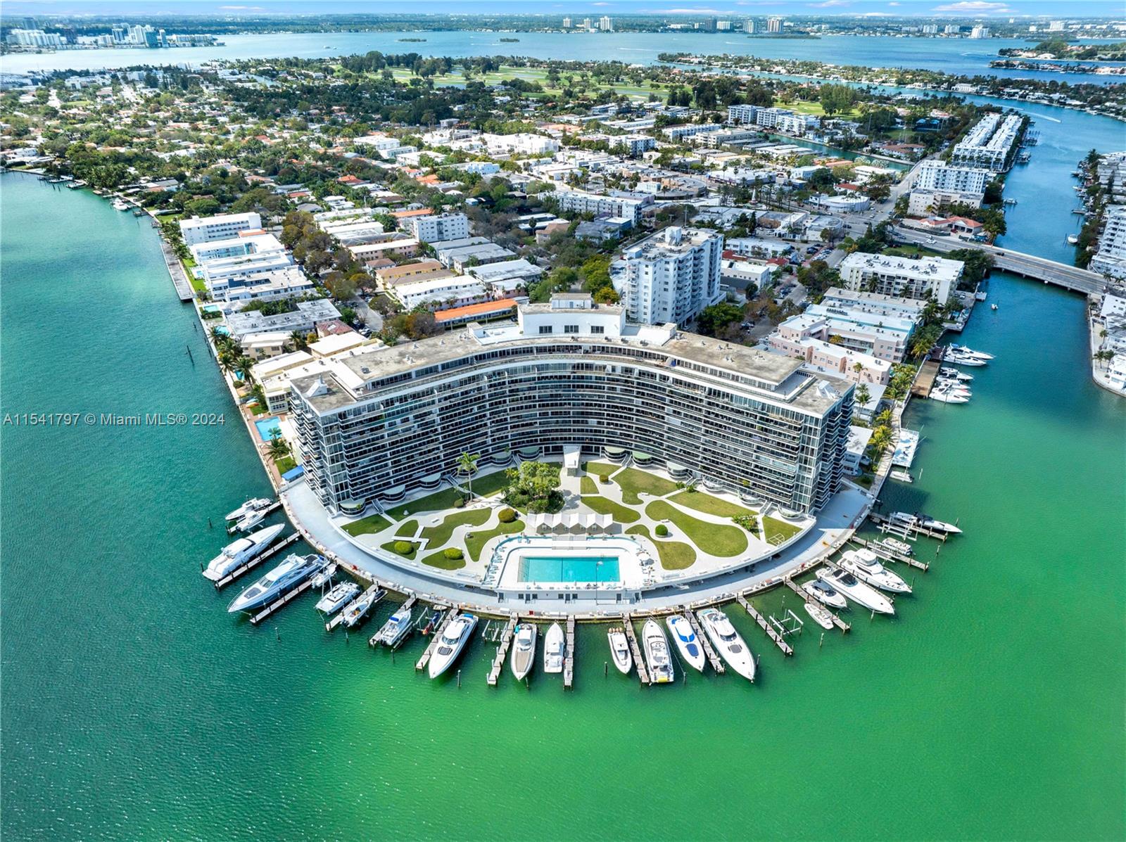 KING COLE CONDO - Residential