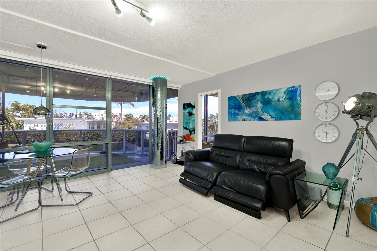 KING COLE CONDO - Residential