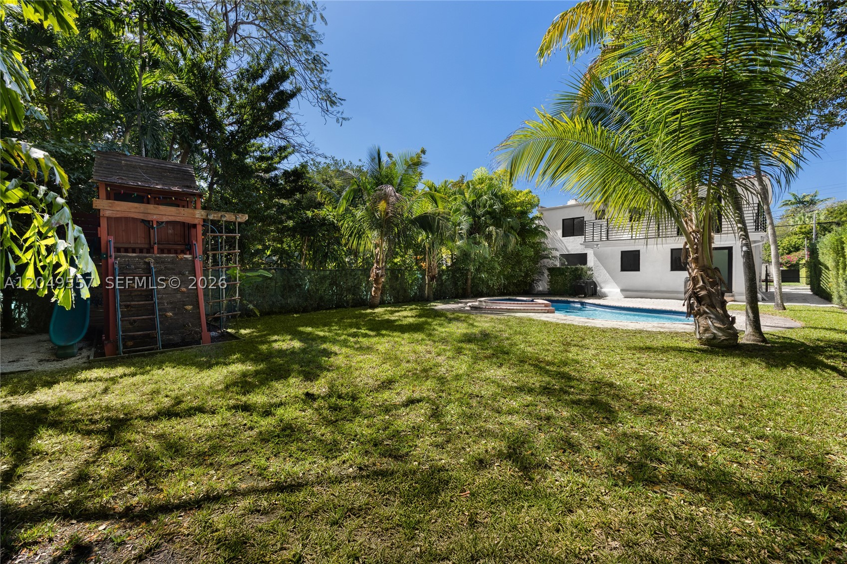 ROYAL PALM VILLAS - Residential