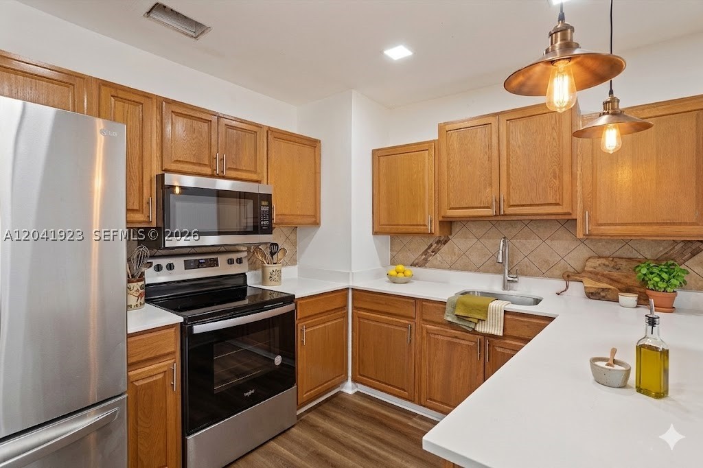 MYRTLE GROVE - Residential