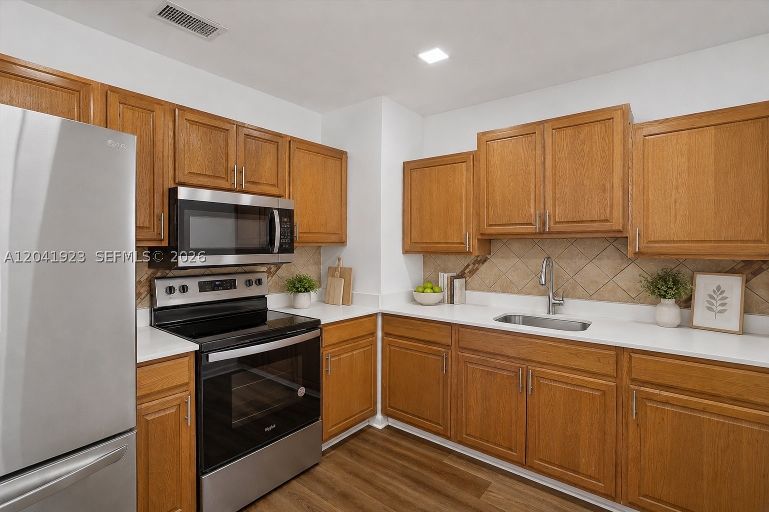 MYRTLE GROVE - Residential