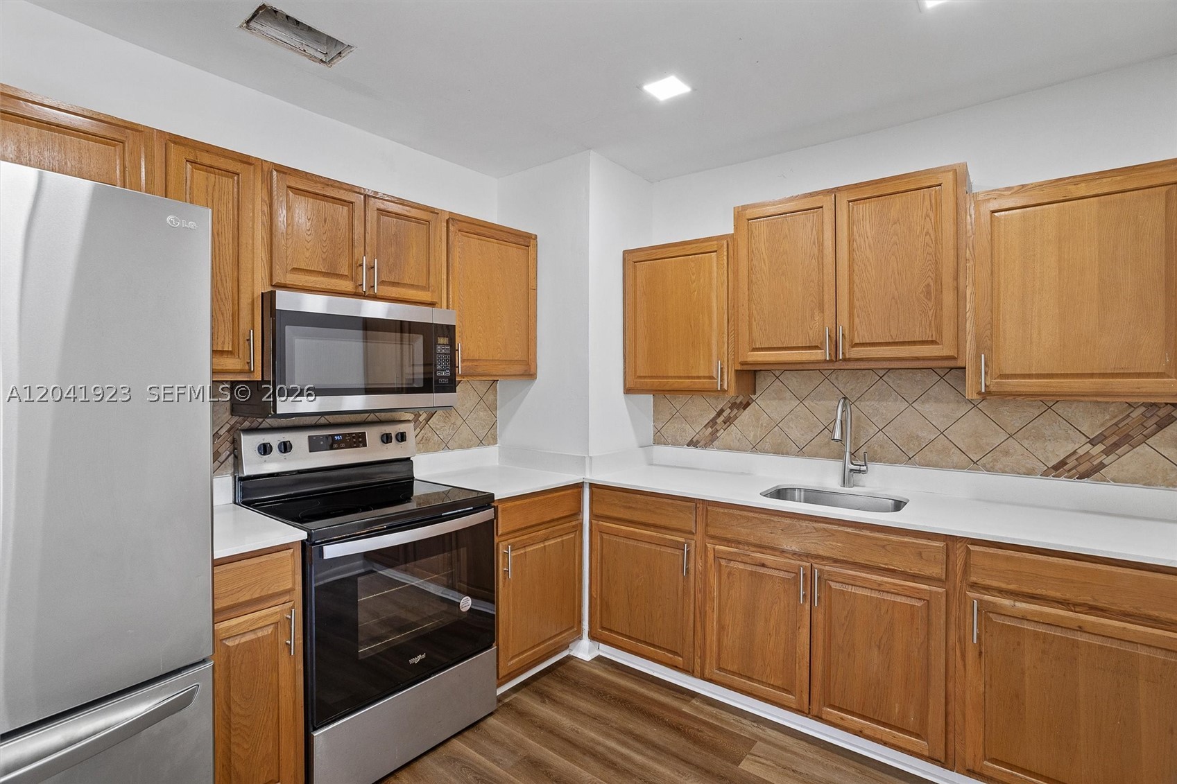 MYRTLE GROVE - Residential