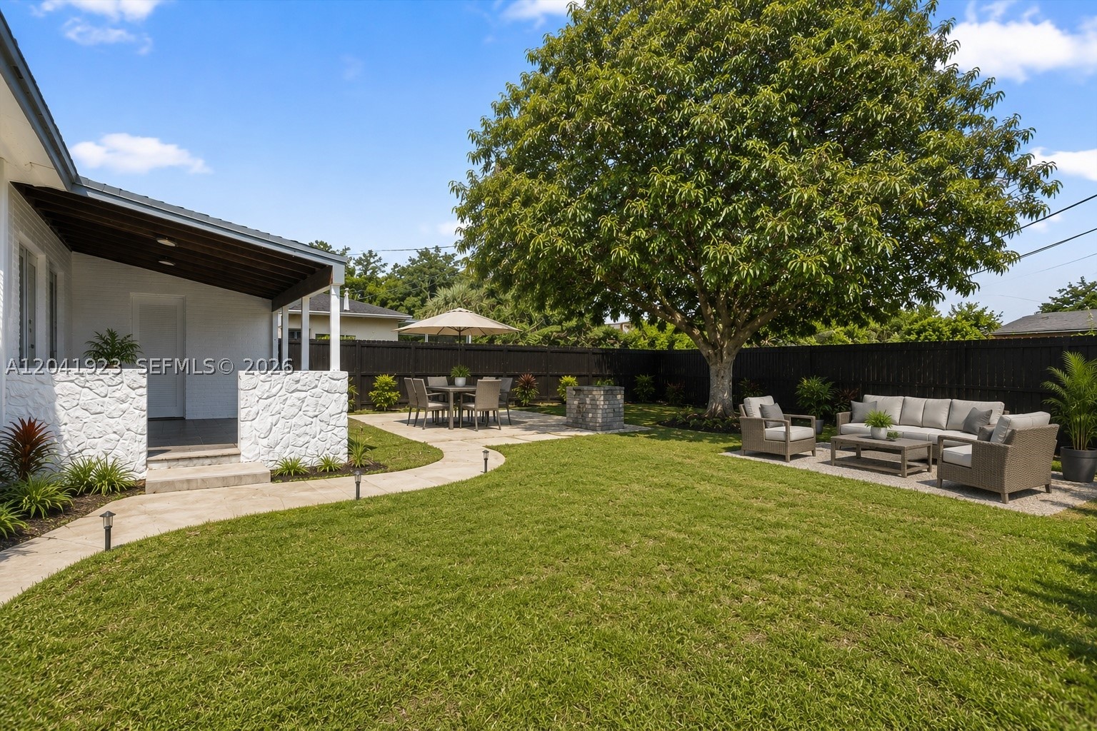 MYRTLE GROVE - Residential