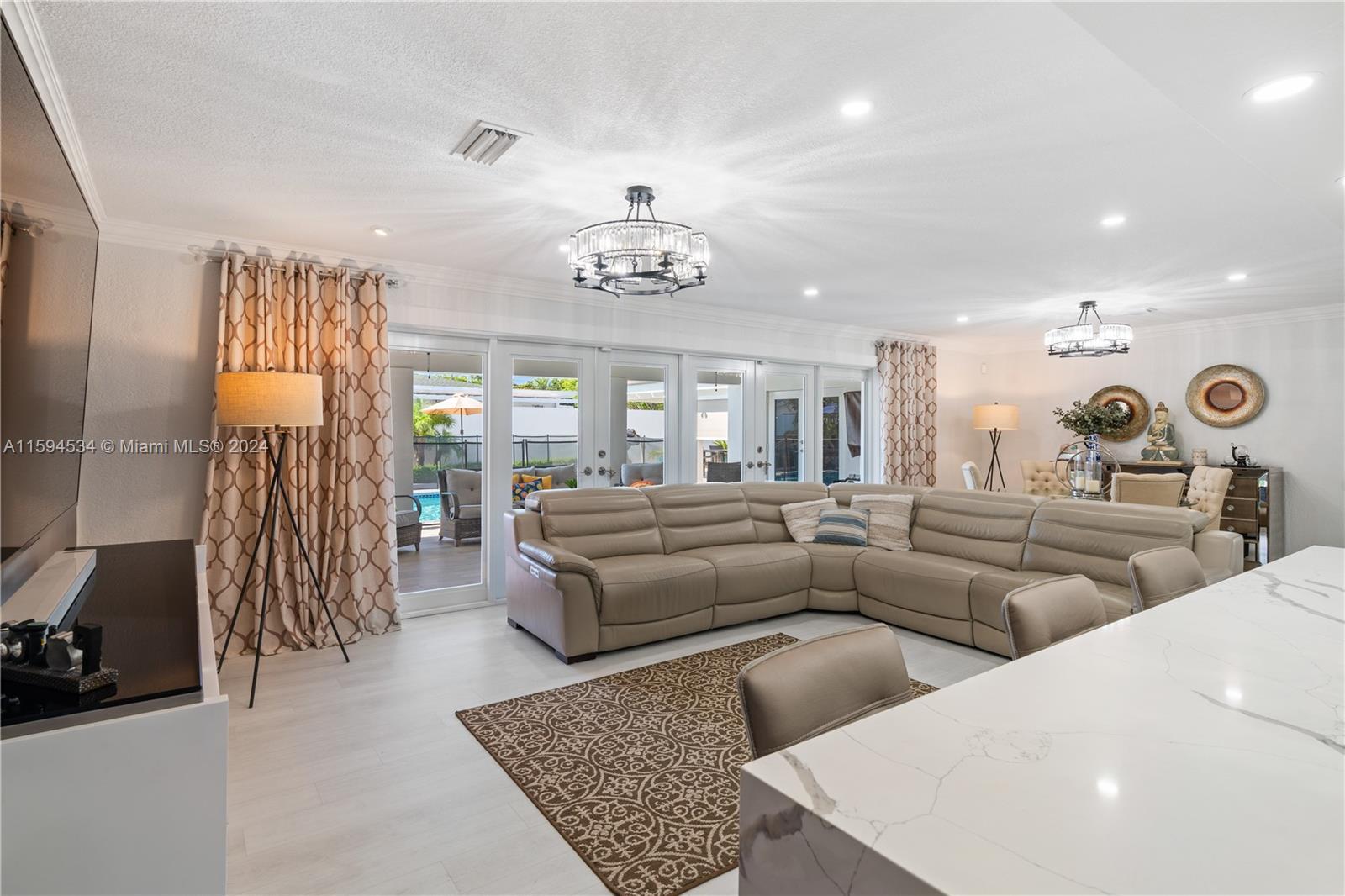PALM SPRINGS LAKES - Residential