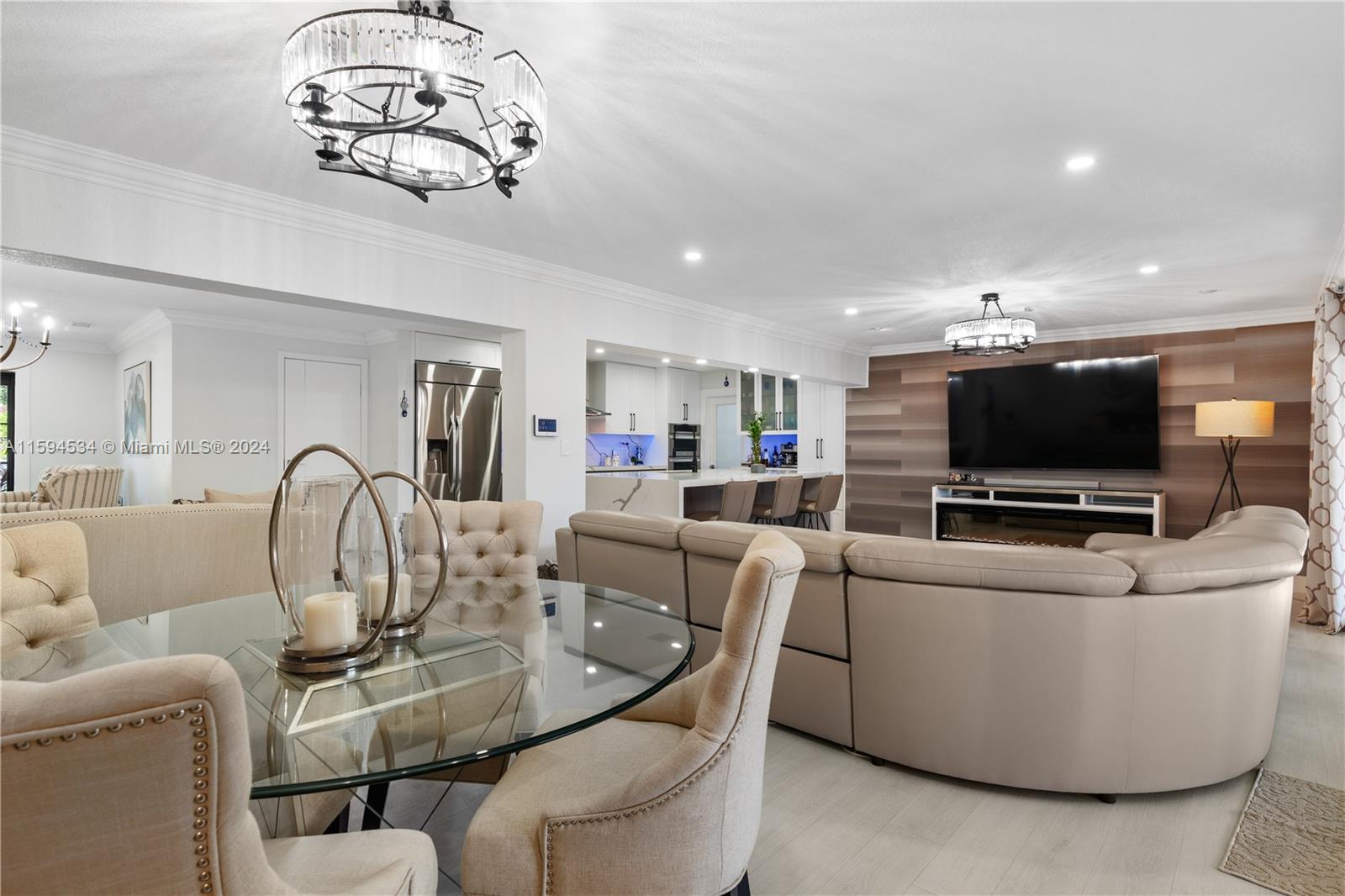 PALM SPRINGS LAKES - Residential