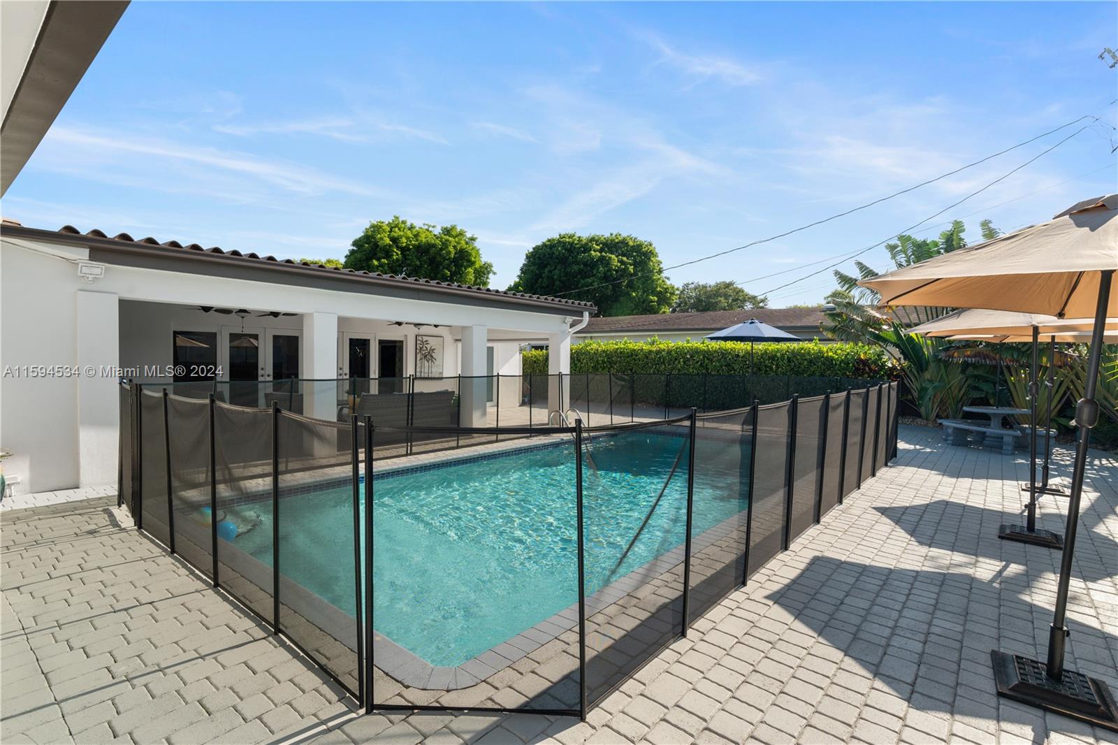 PALM SPRINGS LAKES - Residential