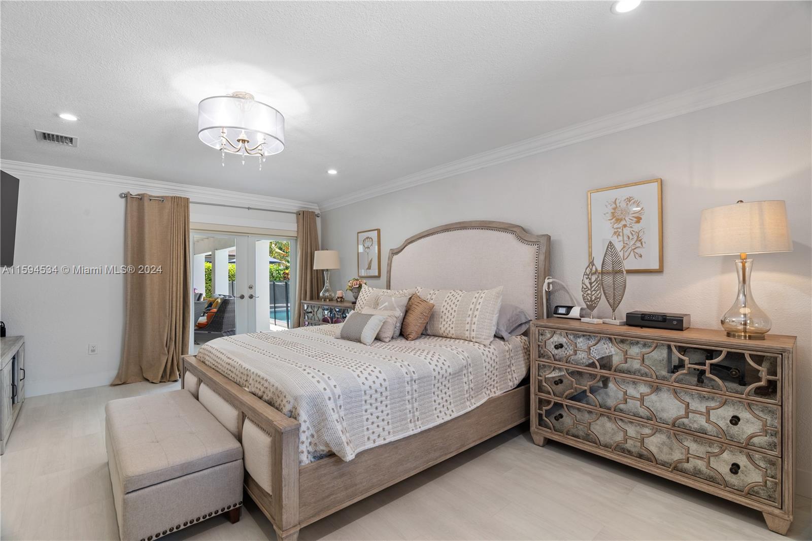 PALM SPRINGS LAKES - Residential