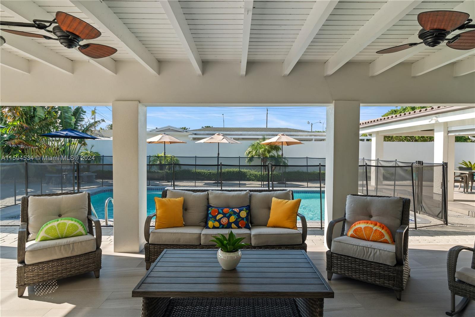 PALM SPRINGS LAKES - Residential