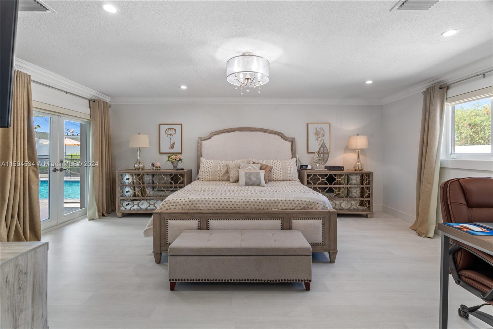 PALM SPRINGS LAKES - Residential
