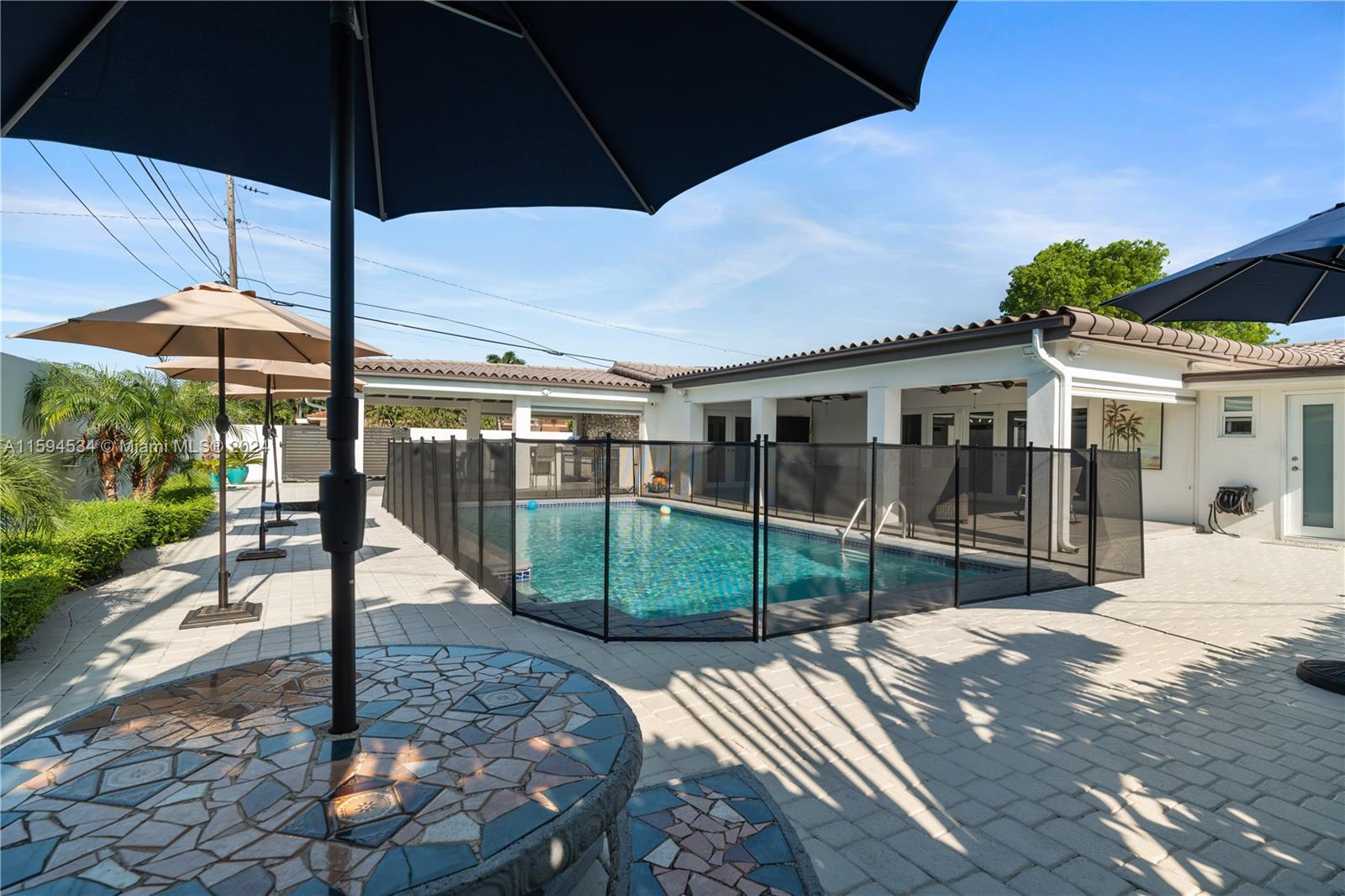 PALM SPRINGS LAKES - Residential