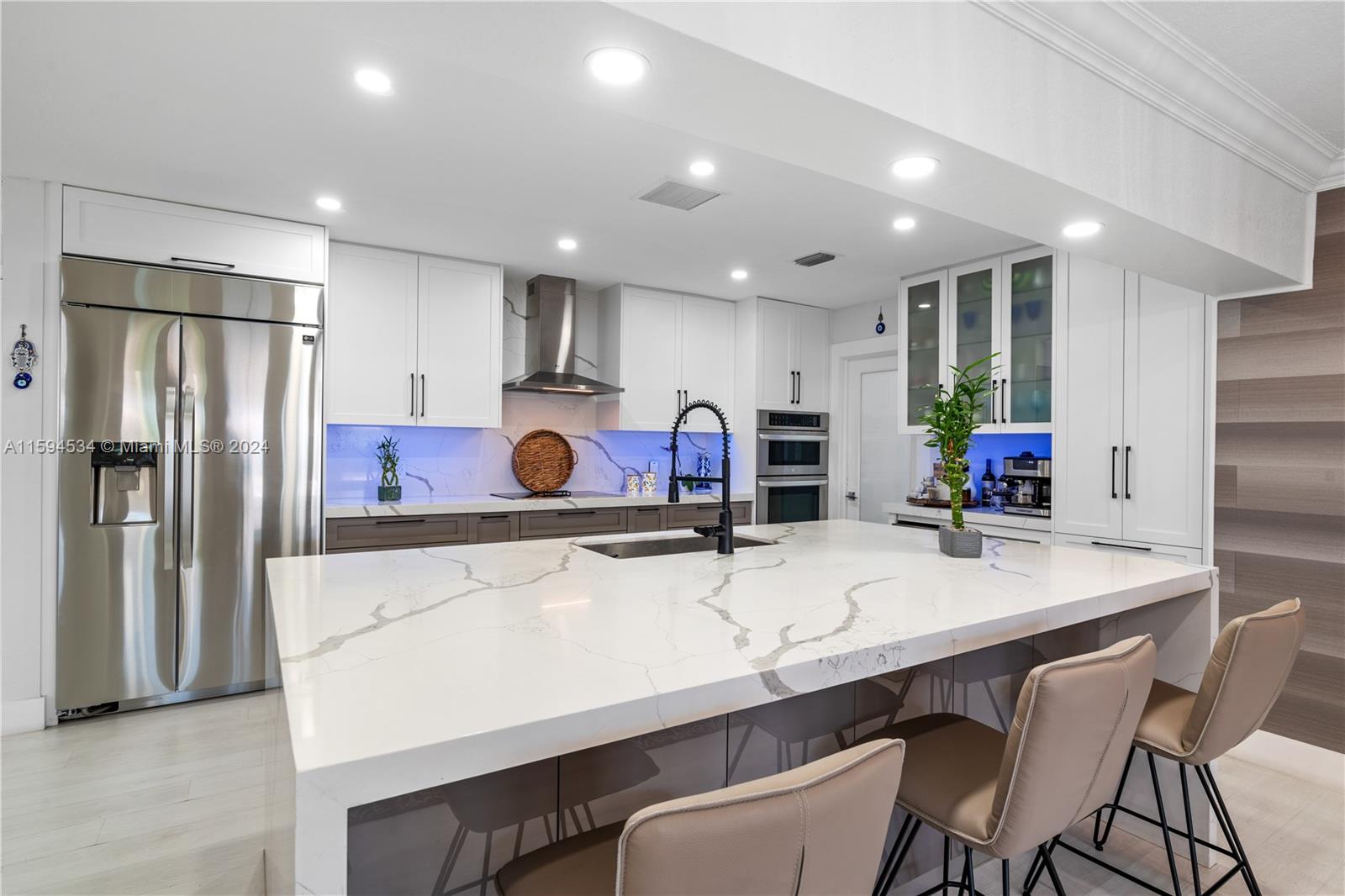 PALM SPRINGS LAKES - Residential