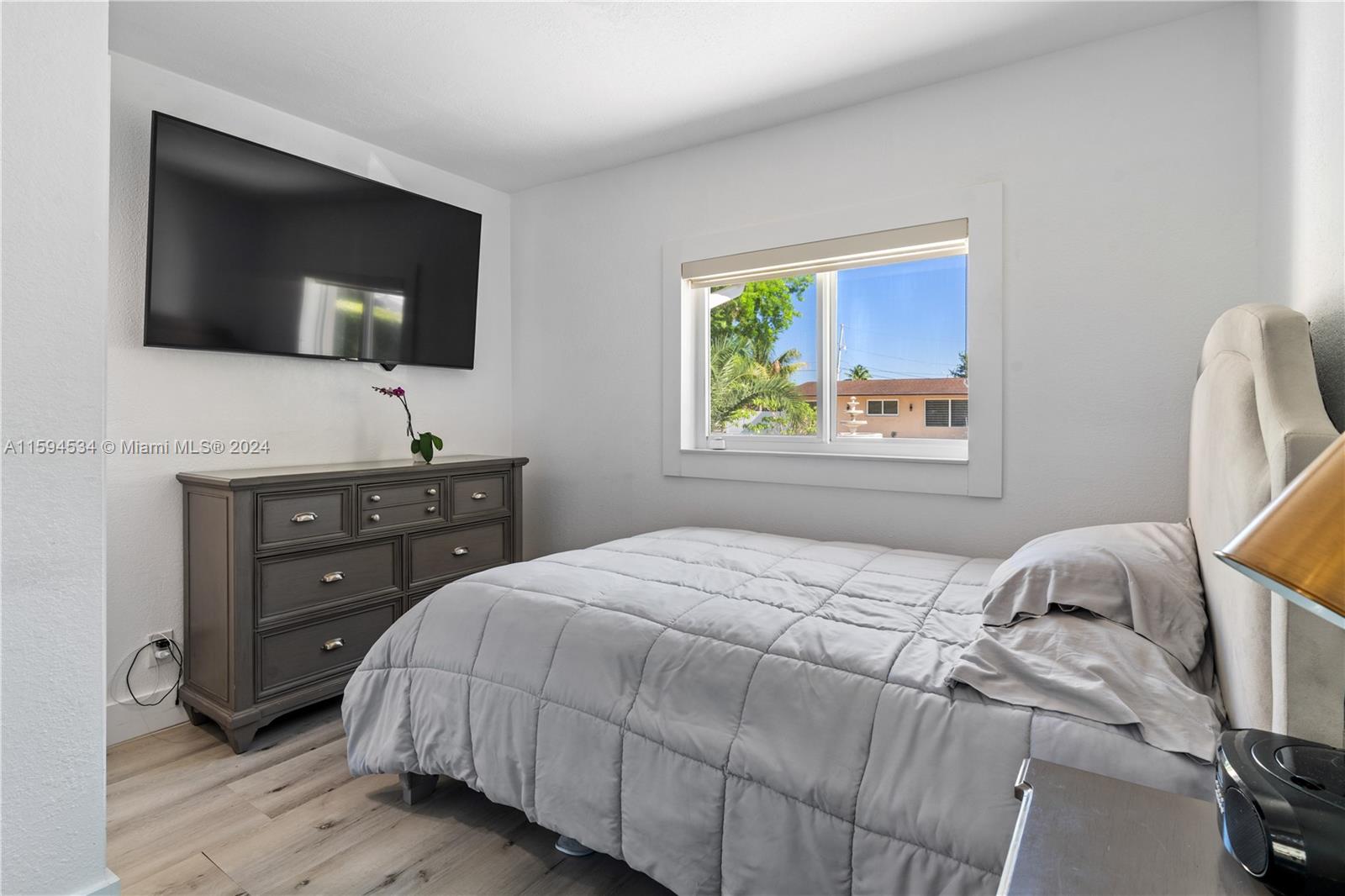 PALM SPRINGS LAKES - Residential