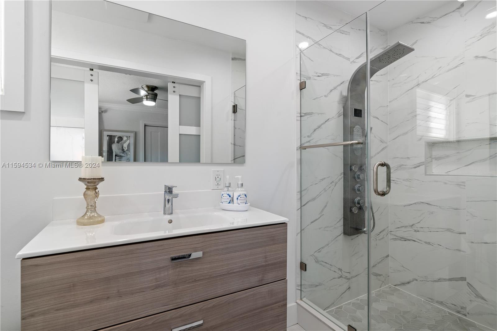 PALM SPRINGS LAKES - Residential