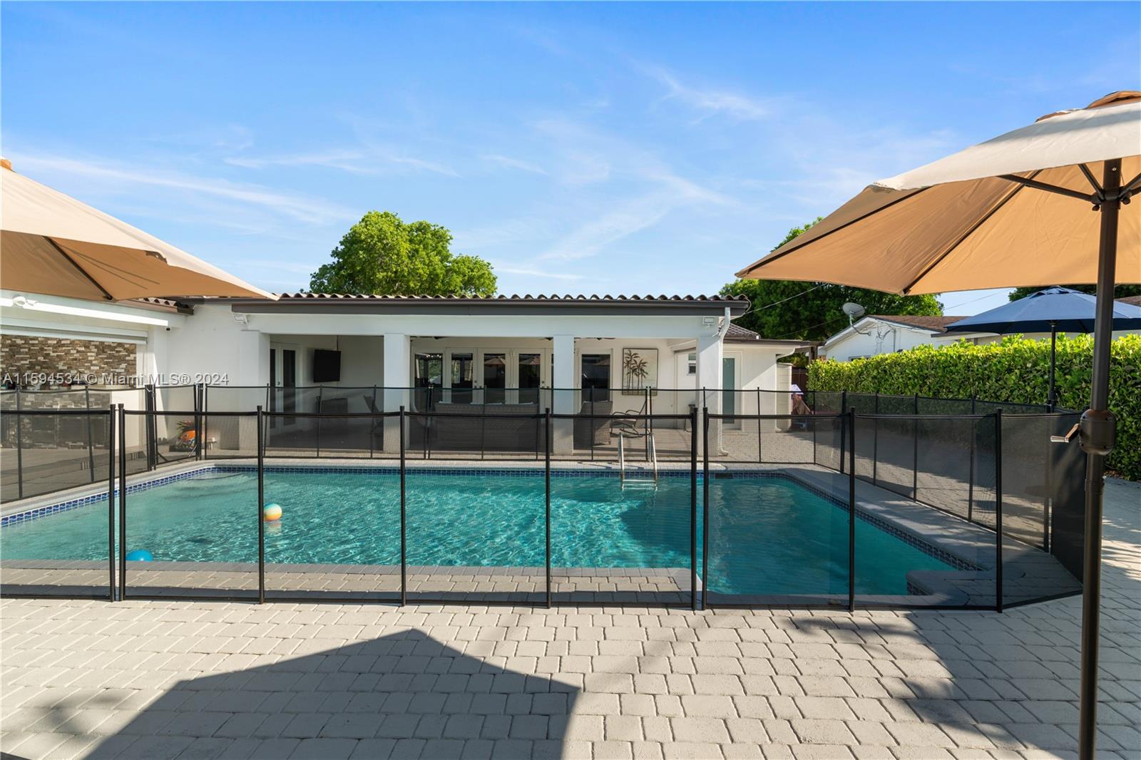 PALM SPRINGS LAKES - Residential