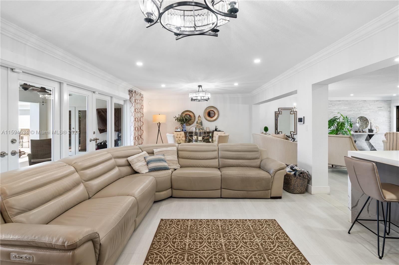 PALM SPRINGS LAKES - Residential