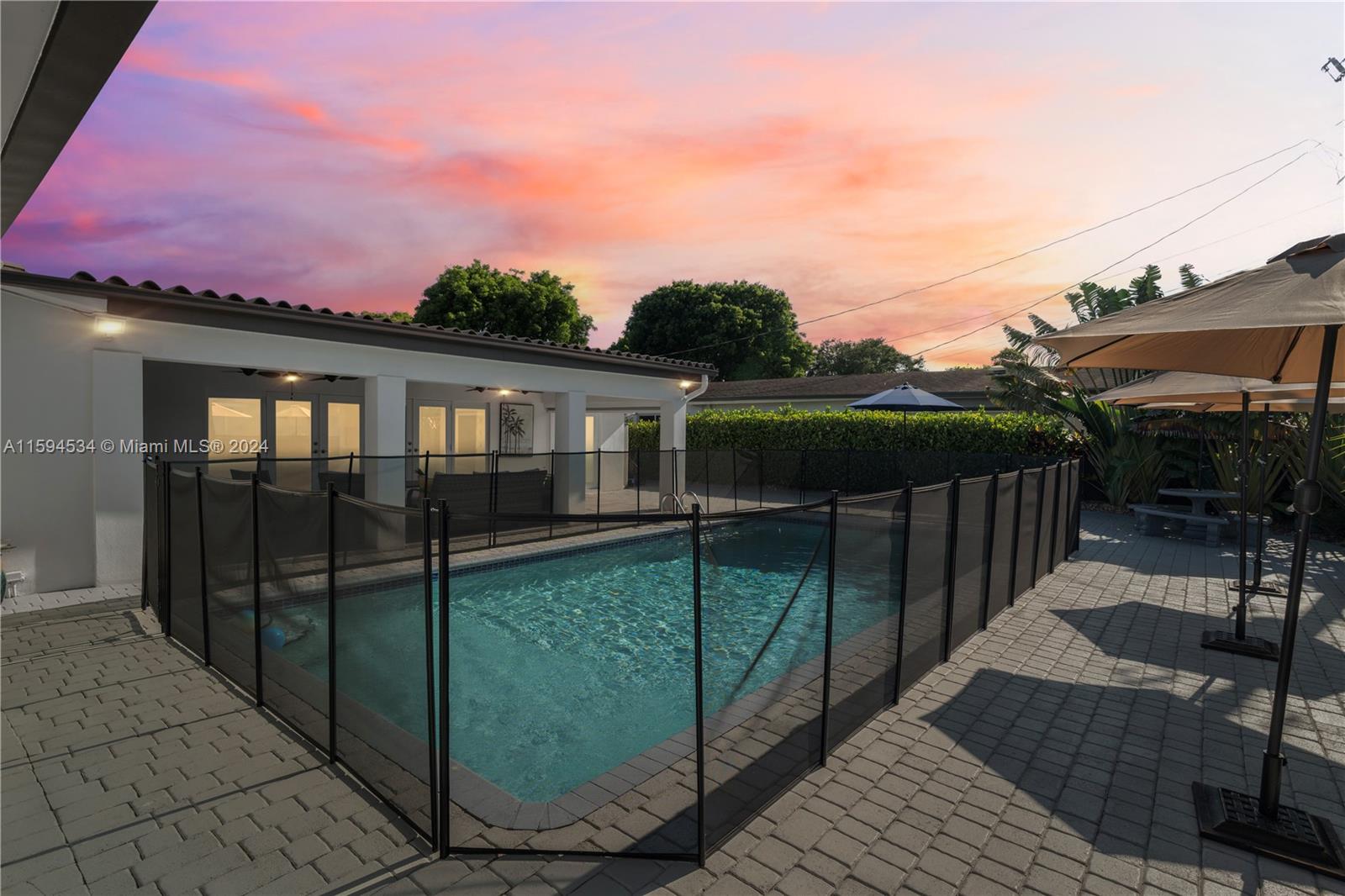 PALM SPRINGS LAKES - Residential