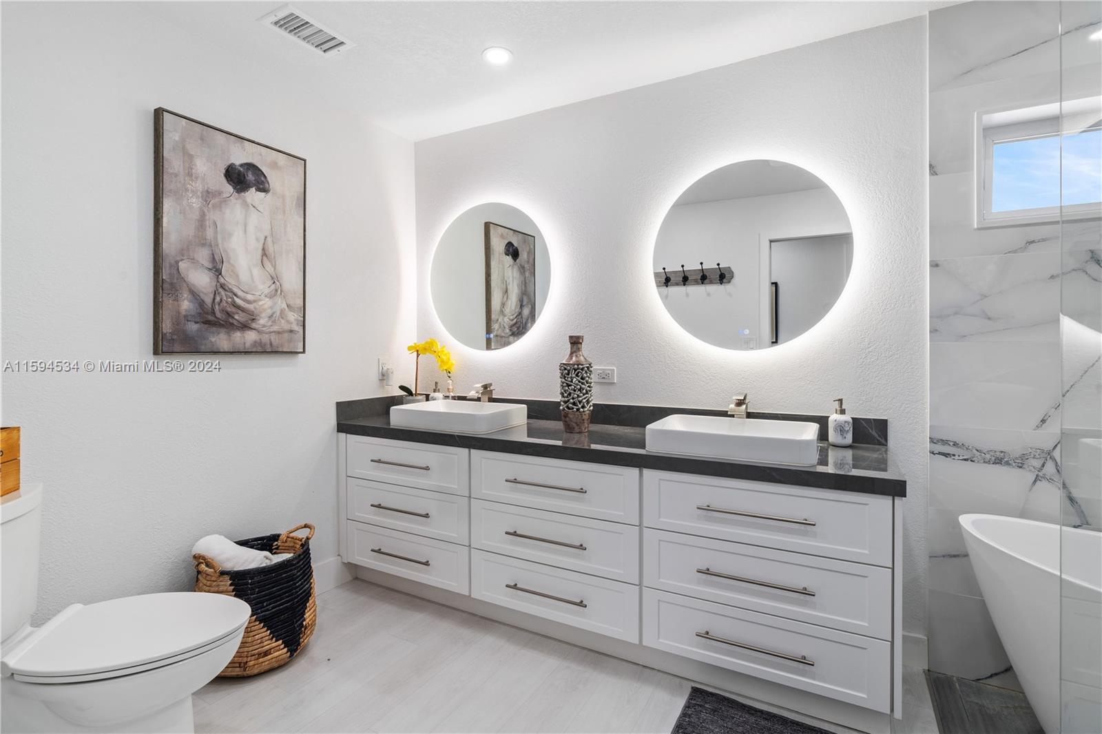 PALM SPRINGS LAKES - Residential