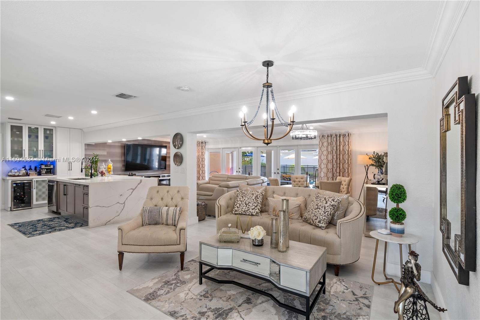 PALM SPRINGS LAKES - Residential