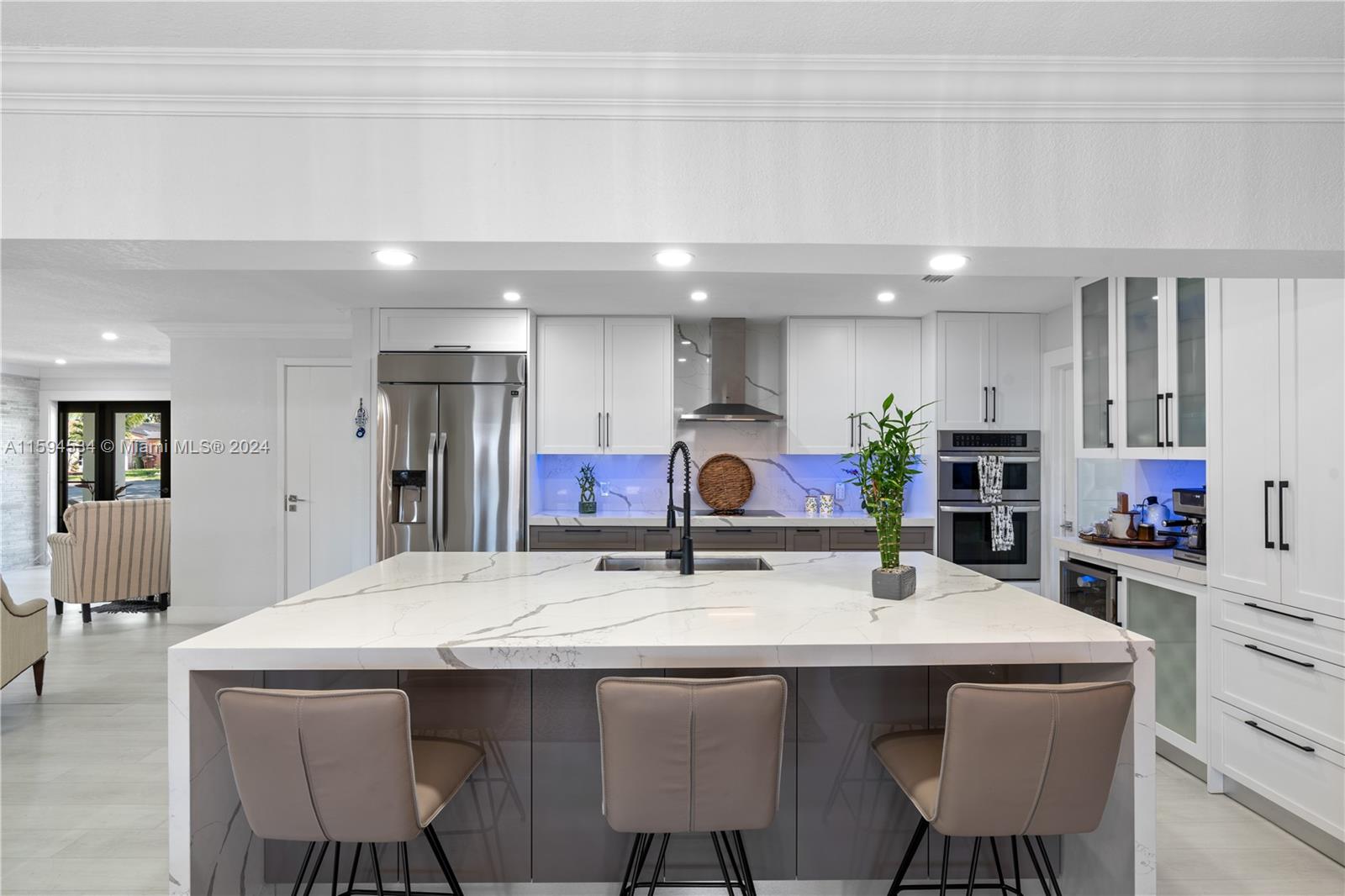 PALM SPRINGS LAKES - Residential