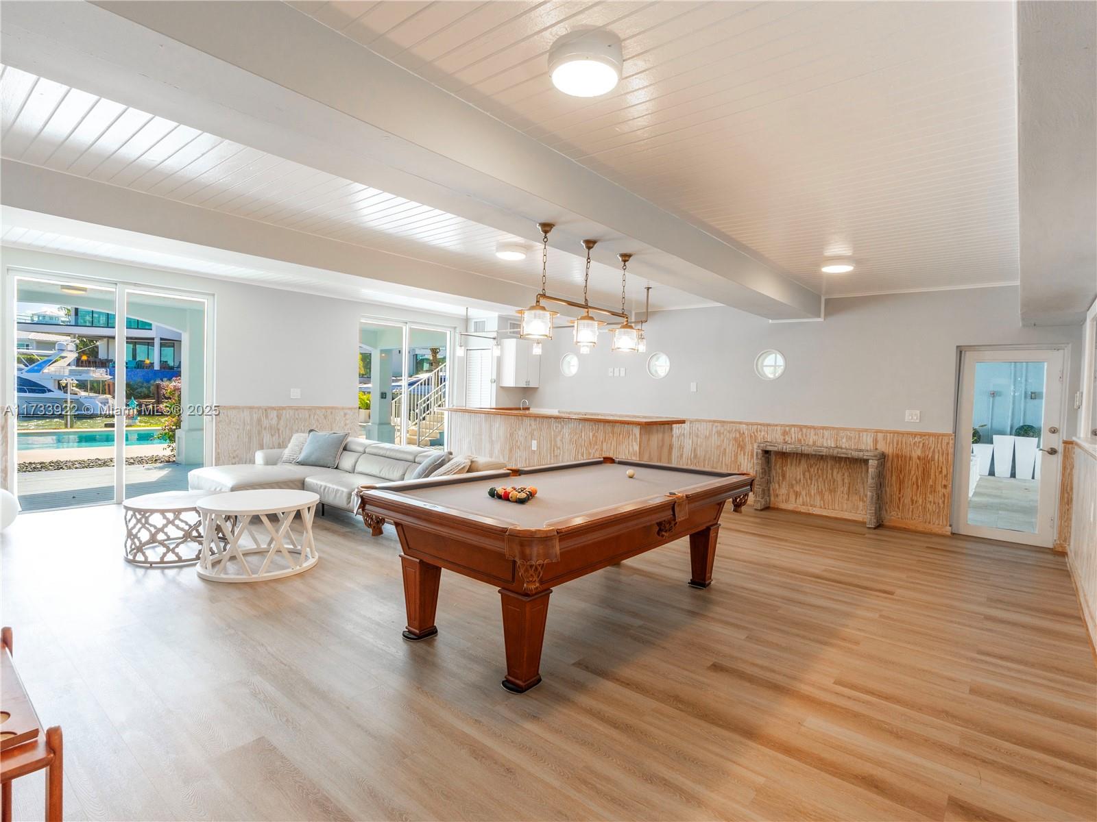 BELLE MEADE ISLAND - Residential