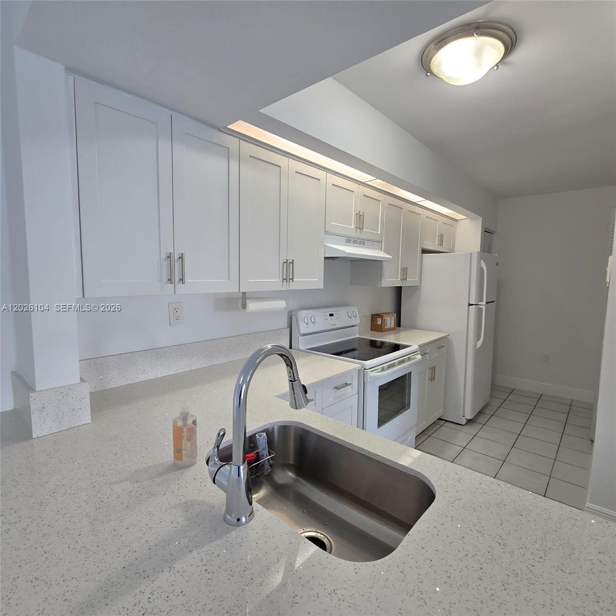 LE CLUB AT OLD CUTLER CON - Residential Lease