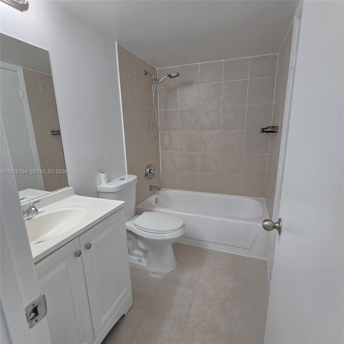 LE CLUB AT OLD CUTLER CON - Residential Lease