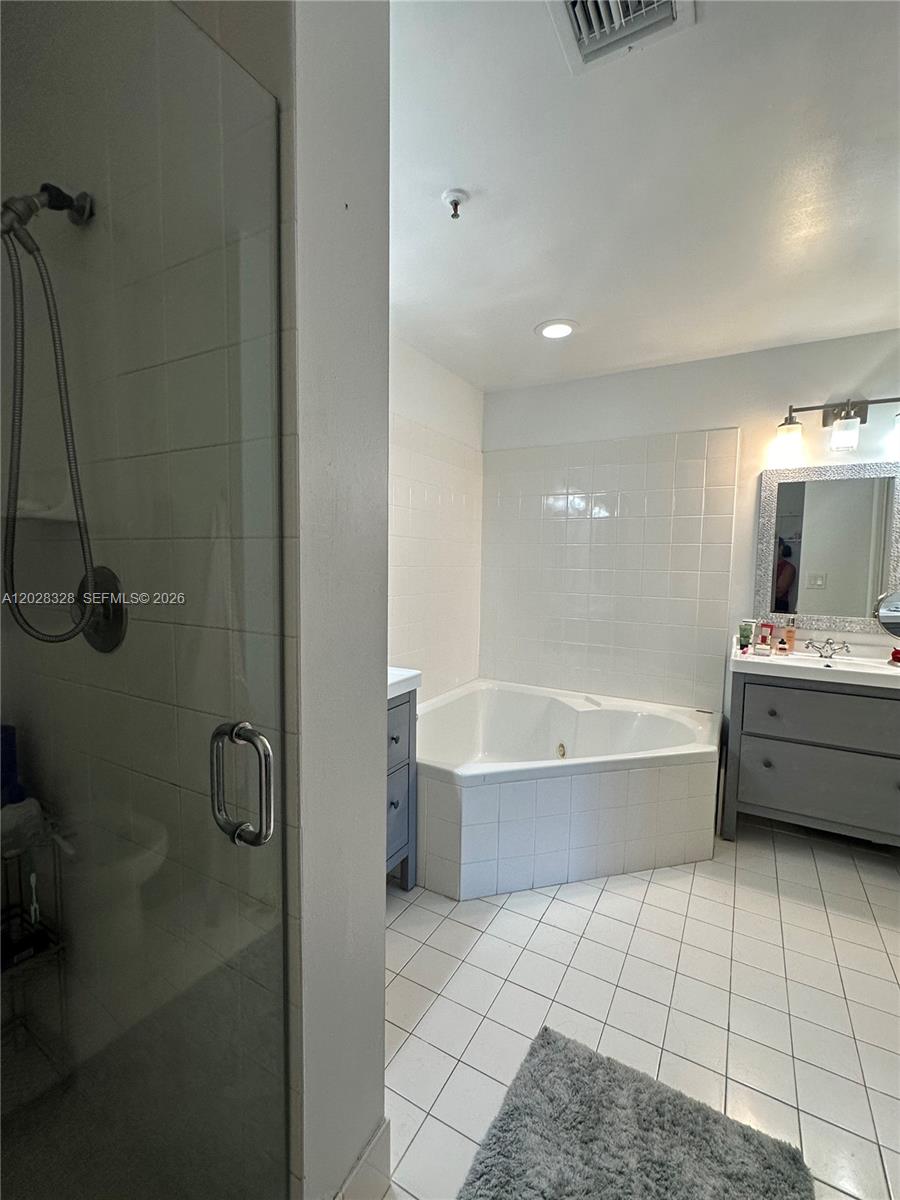 DORAL HOUSE CONDO NO 1 - Residential