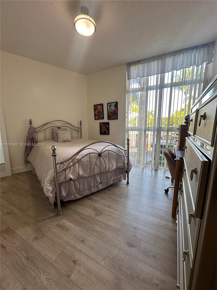 DORAL HOUSE CONDO NO 1 - Residential