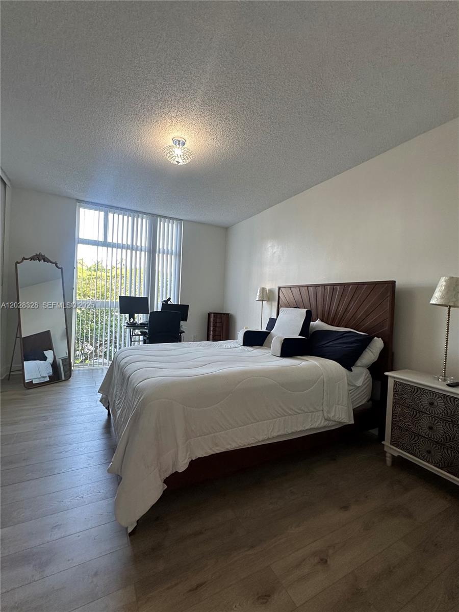 DORAL HOUSE CONDO NO 1 - Residential