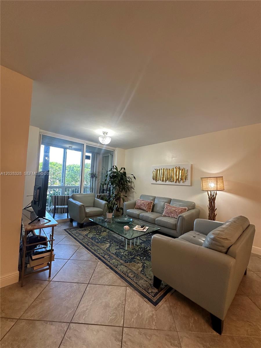 DORAL HOUSE CONDO NO 1 - Residential