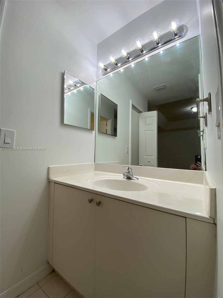 VENETIA GROVE - Residential