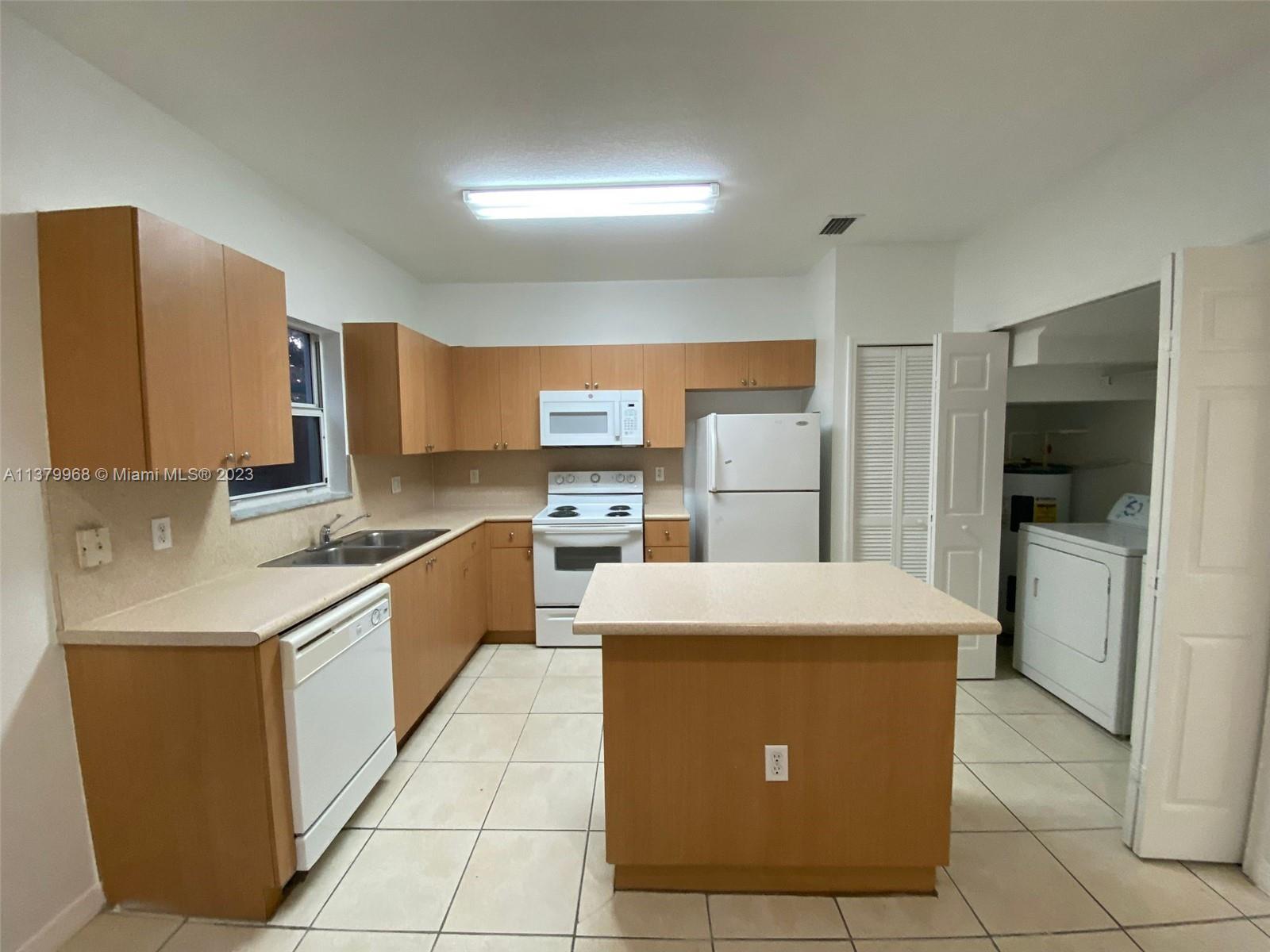 VENETIA GROVE - Residential