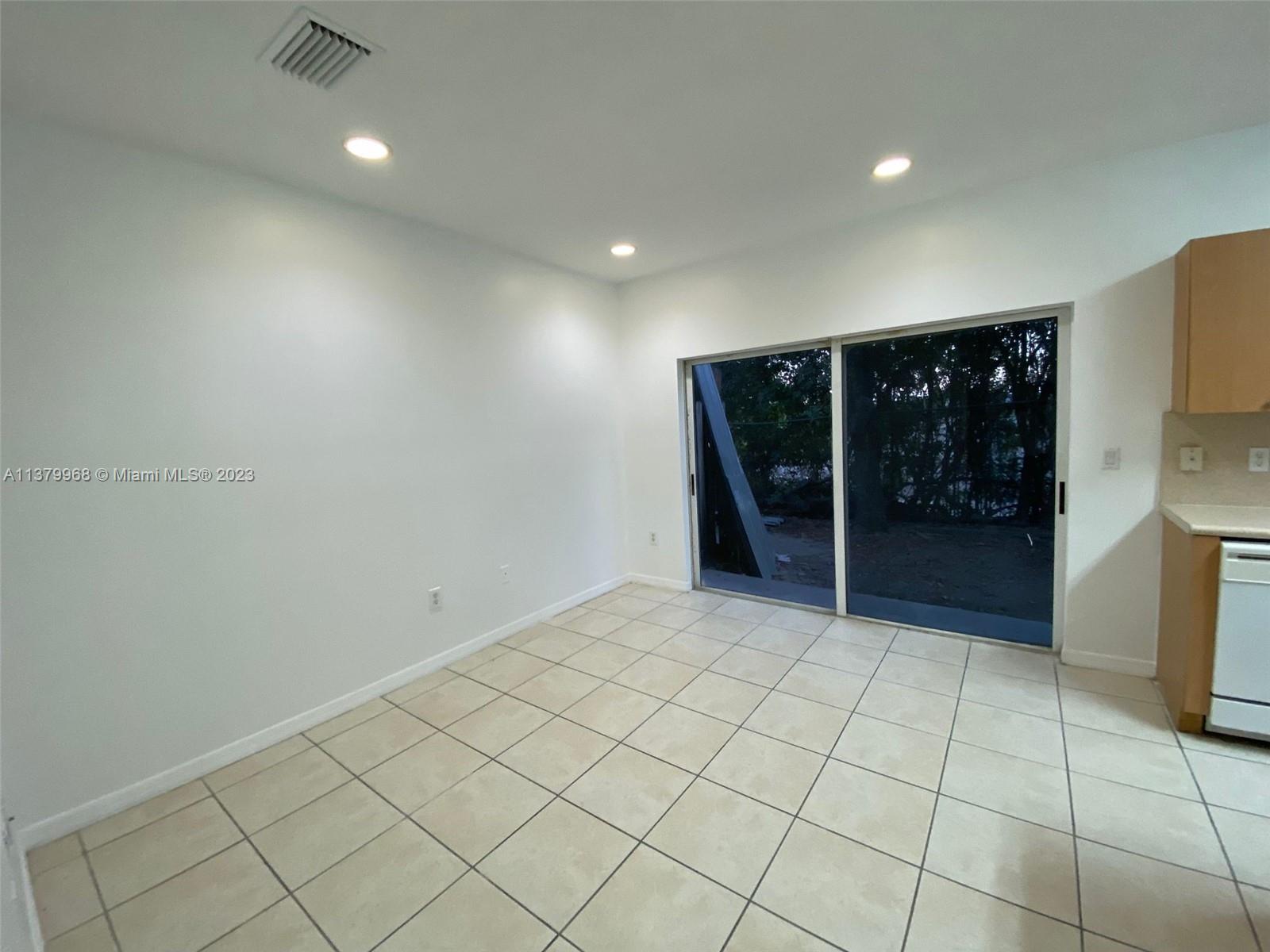 VENETIA GROVE - Residential