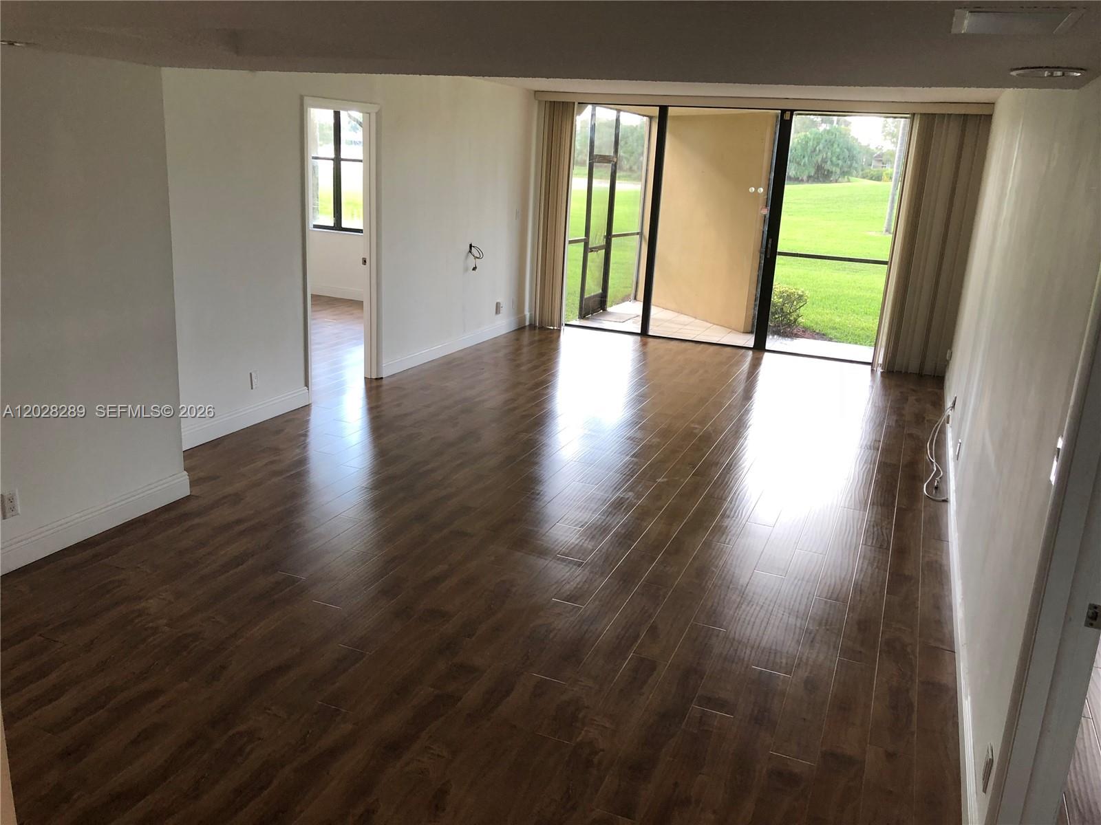 COUNTRY CLUB APTS AT - Residential