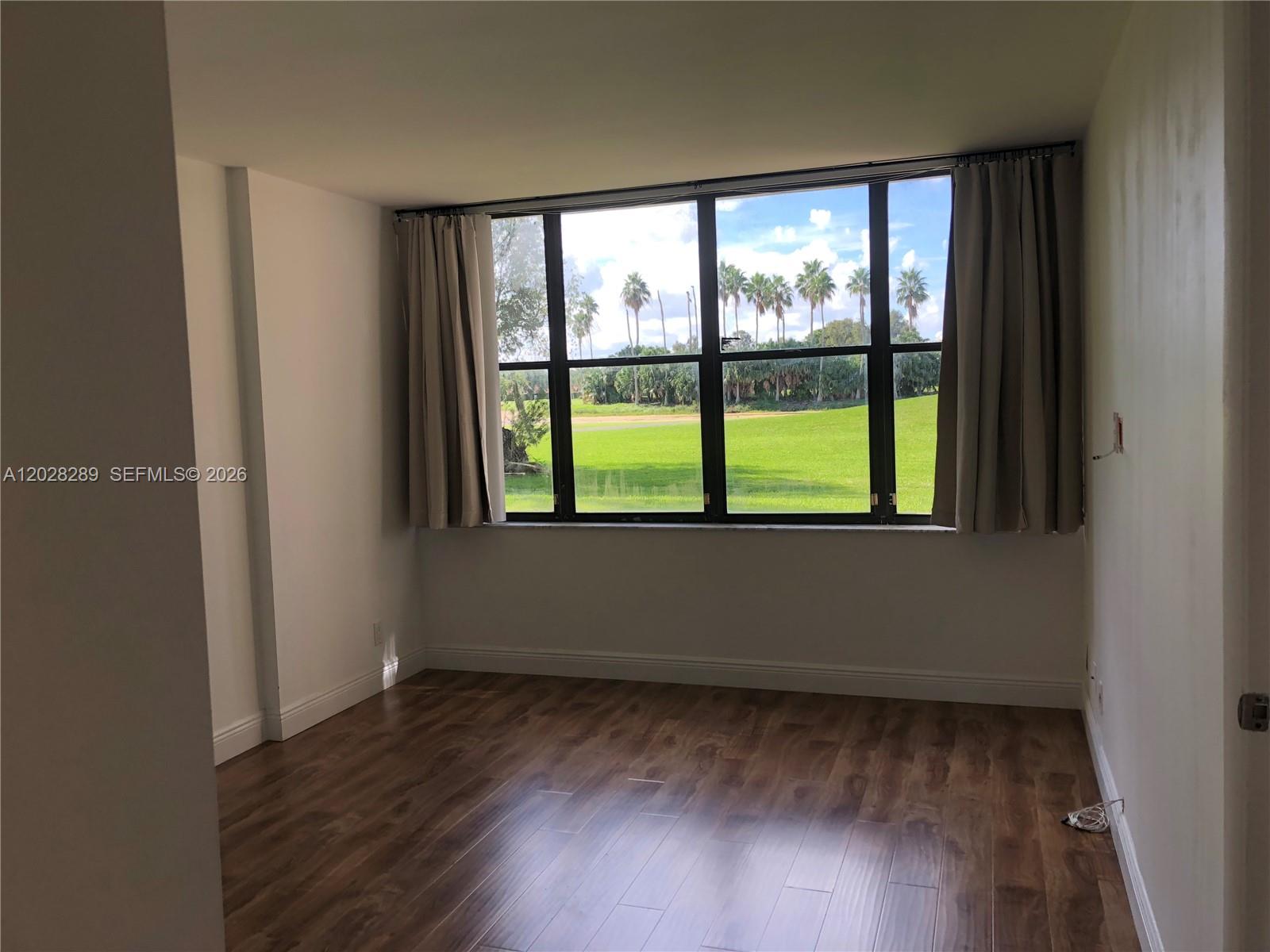 COUNTRY CLUB APTS AT - Residential