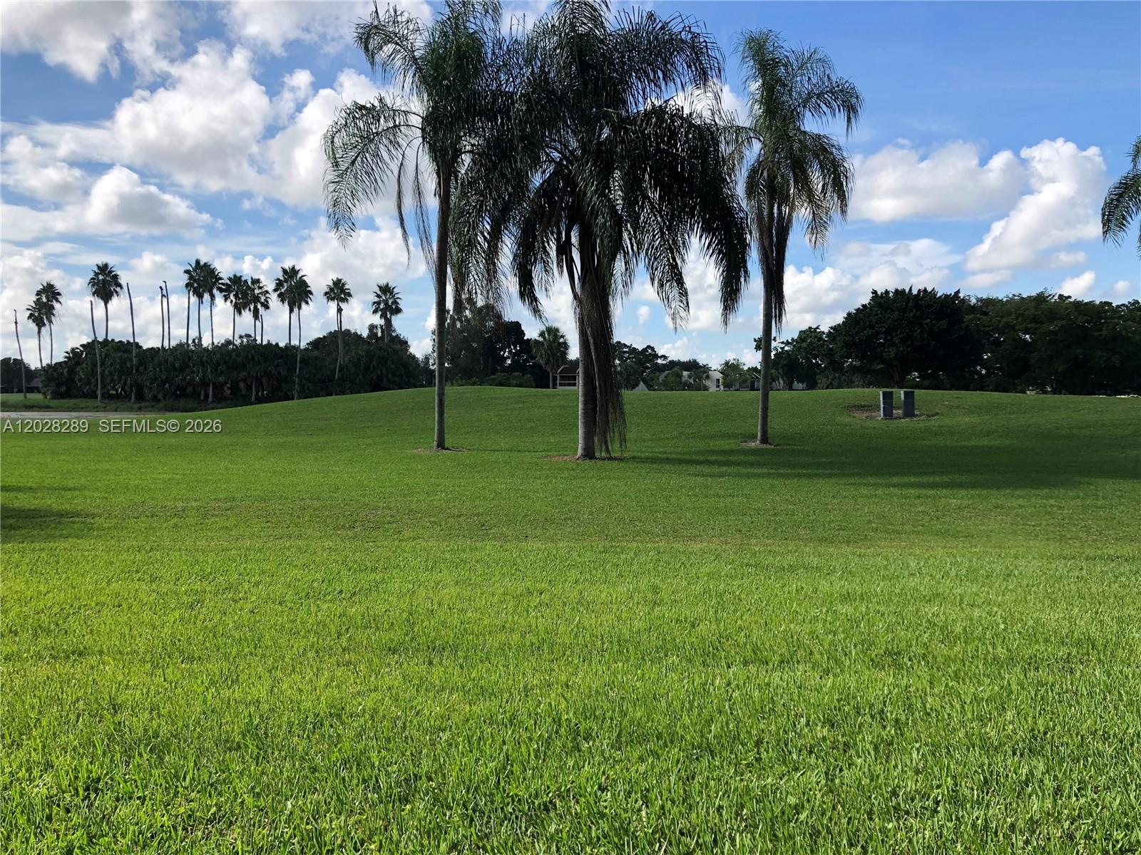 COUNTRY CLUB APTS AT - Residential