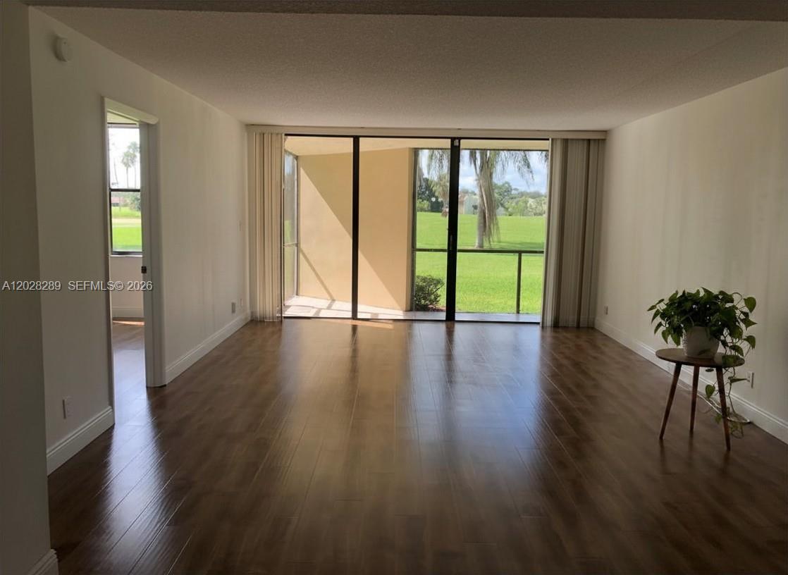 COUNTRY CLUB APTS AT - Residential