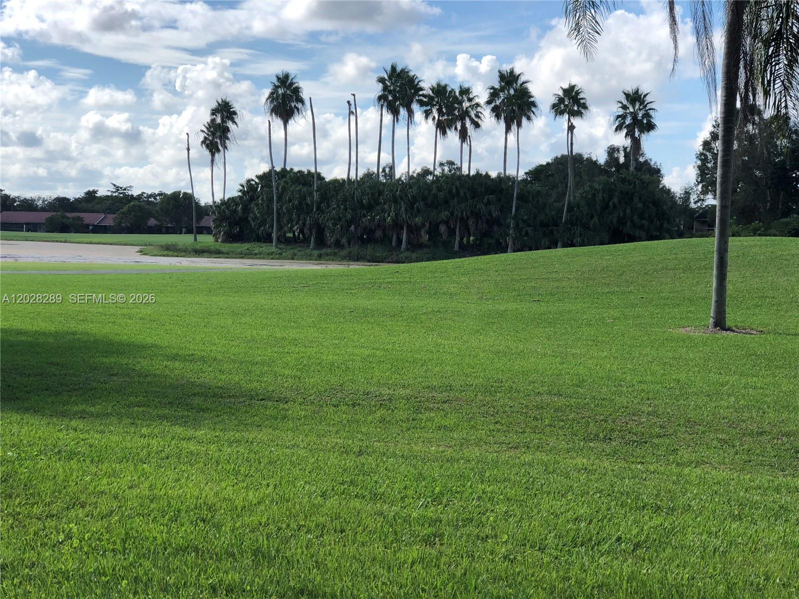 COUNTRY CLUB APTS AT - Residential