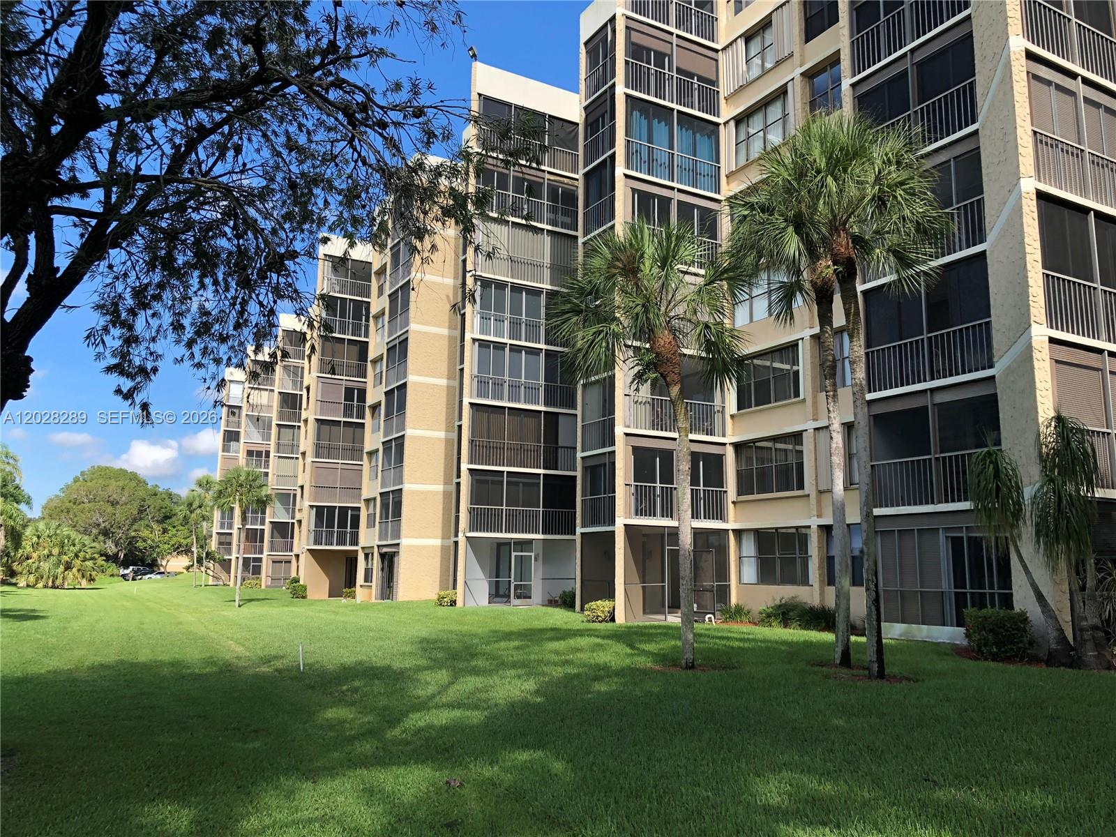 COUNTRY CLUB APTS AT - Residential
