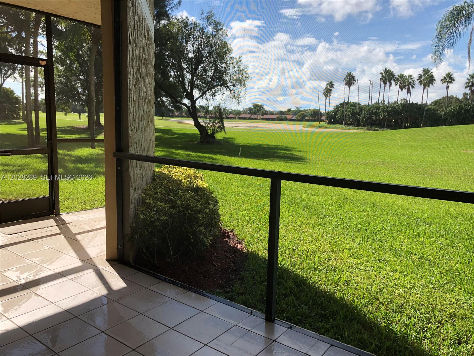 COUNTRY CLUB APTS AT - Residential