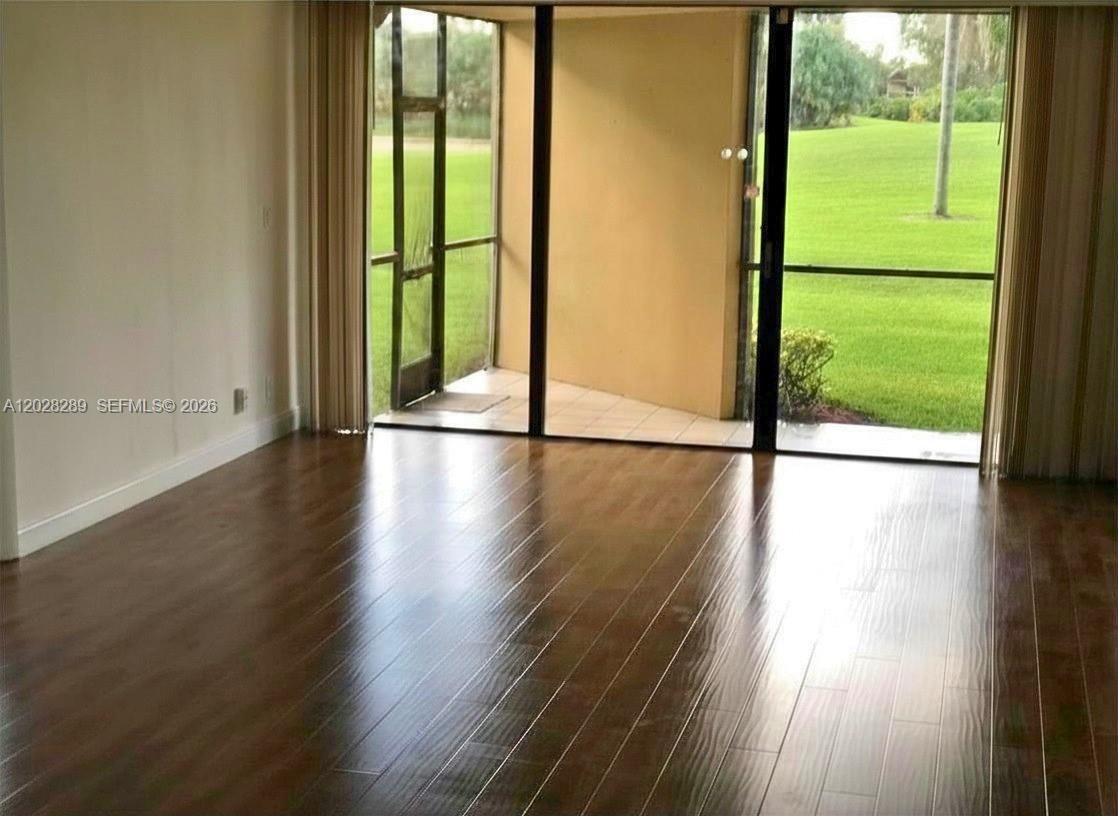 COUNTRY CLUB APTS AT - Residential
