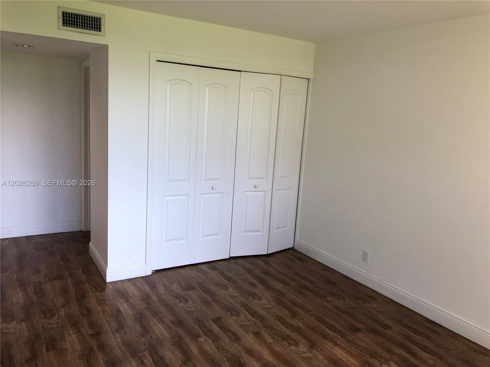 COUNTRY CLUB APTS AT - Residential