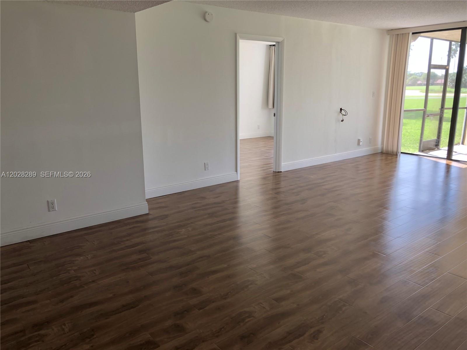COUNTRY CLUB APTS AT - Residential