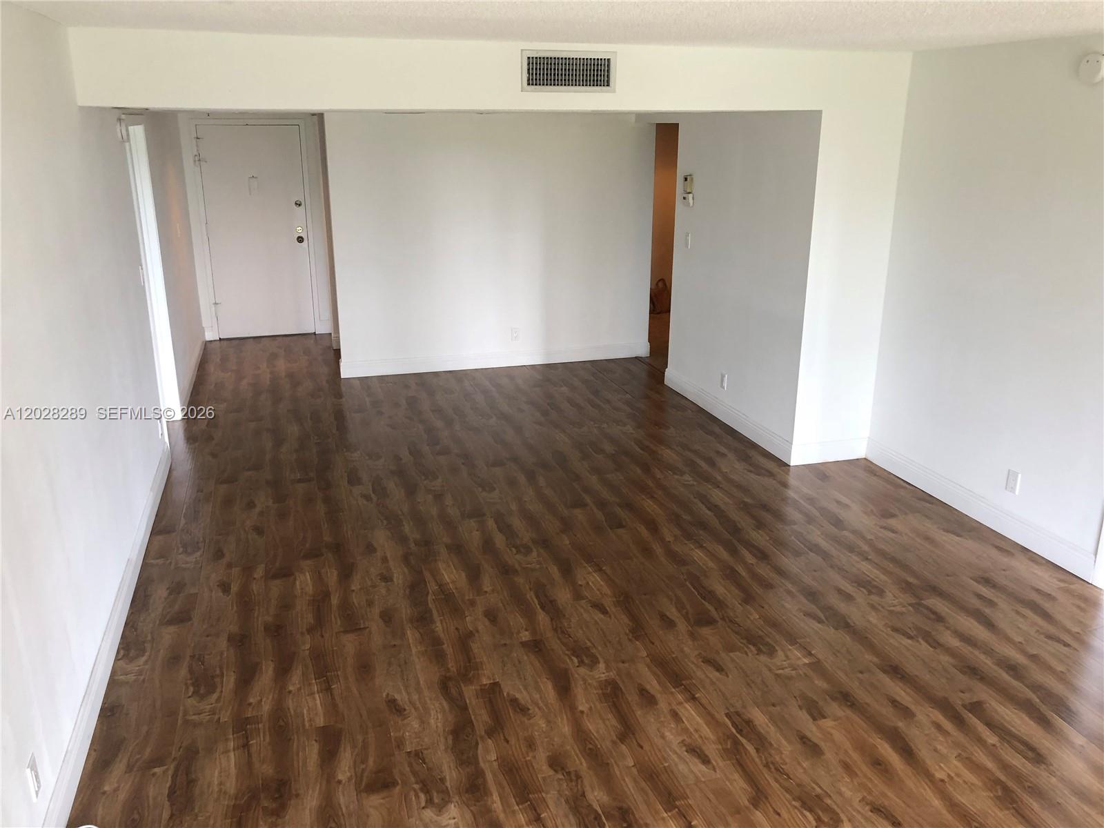 COUNTRY CLUB APTS AT - Residential
